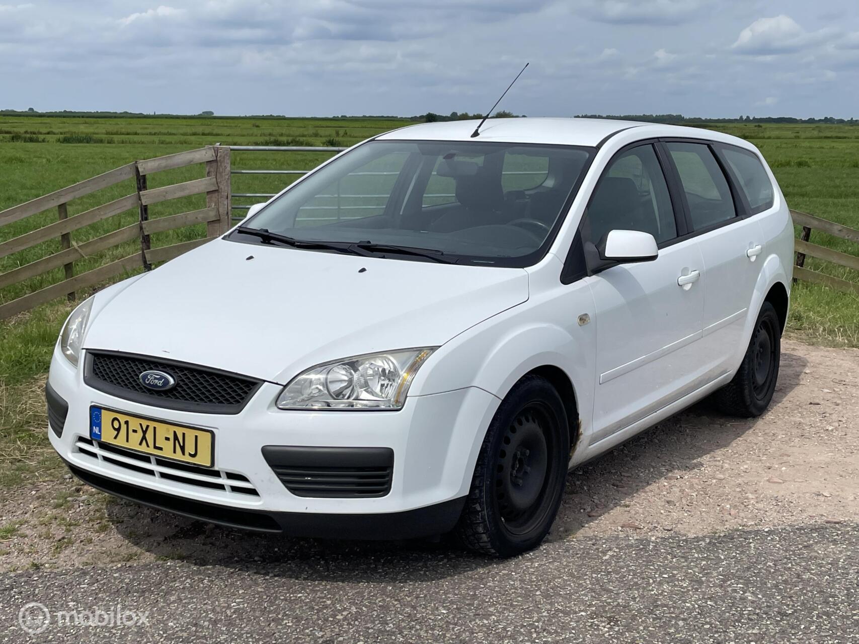 Ford Focus Wagon 1.6 2007 wit 2007 - voorkant