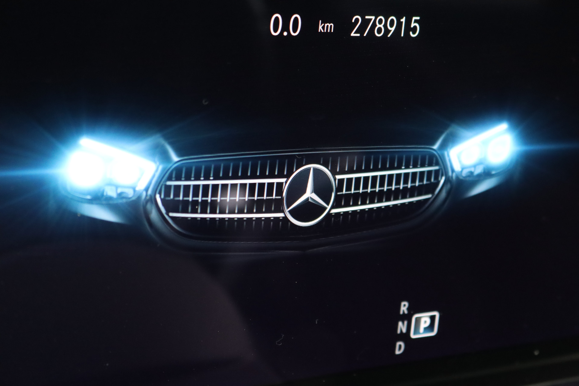 Foto van Mercedes-Benz E 220 D