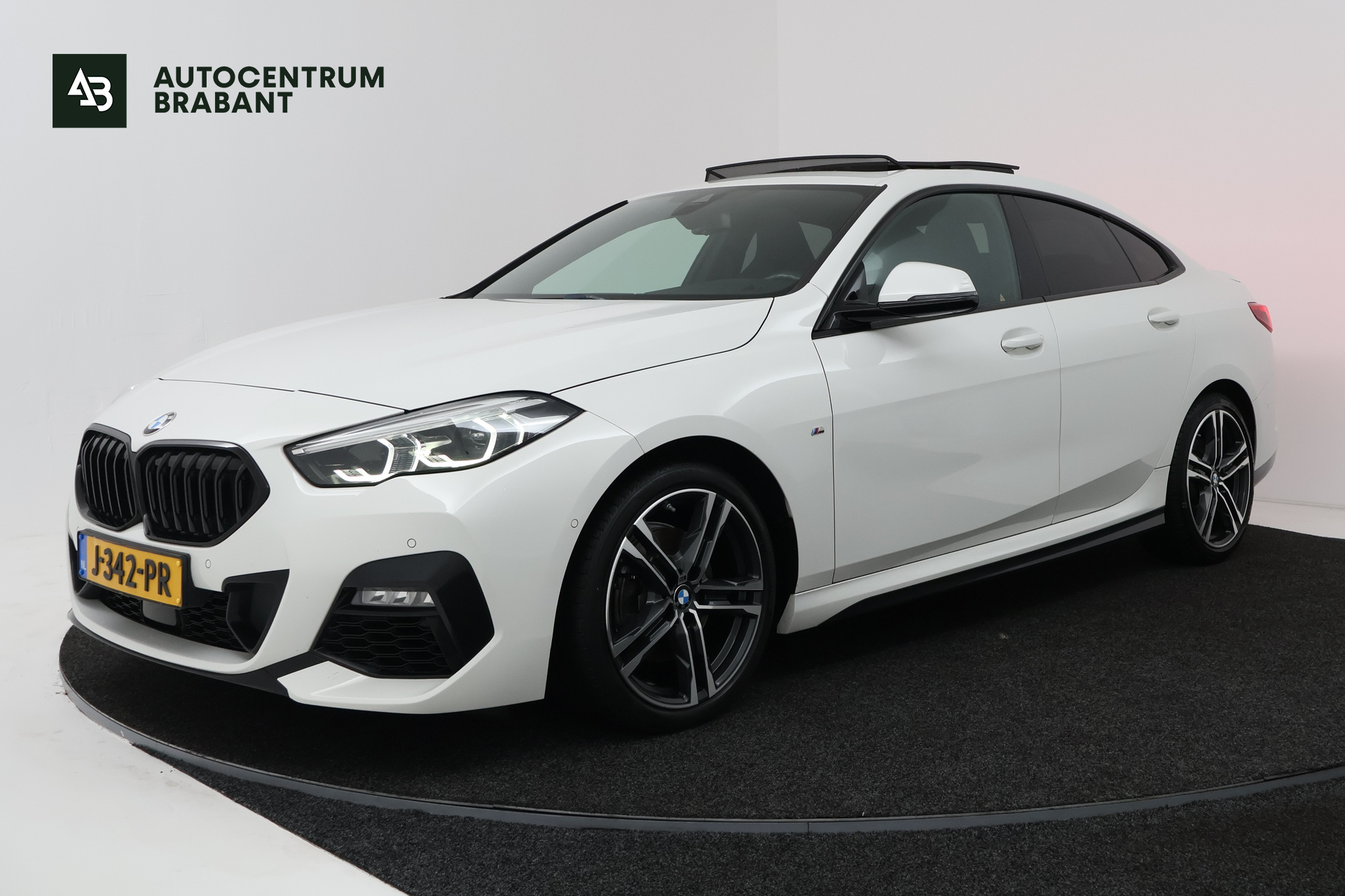 BMW 218i 218i High Executive (PANORAMADAK, STOELVERWARMING, NAVIGATIE, DEALER ONDERHOUDEN) 2020 - voorkant