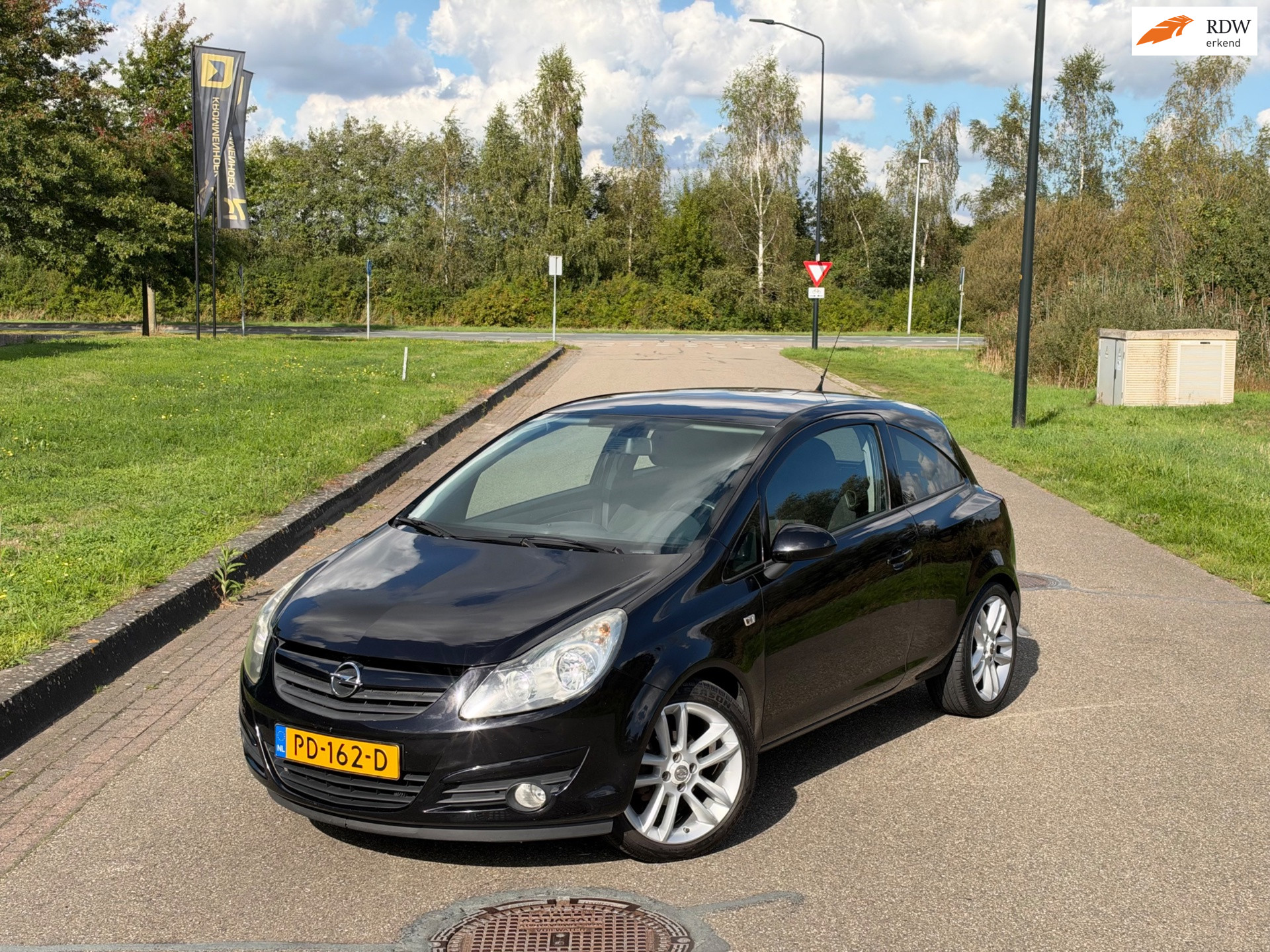 Opel Corsa 1.4-16V Airco, LM 17 inch, APK 2010 - voorkant