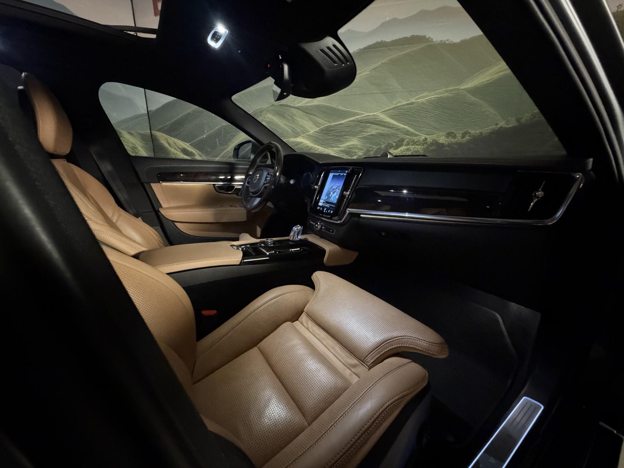 Foto van Volvo V90 T8 Twin Engine