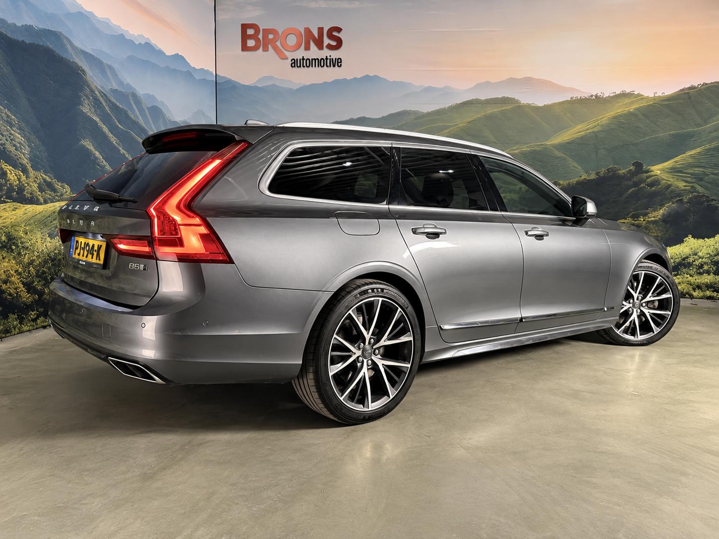 Foto van Volvo V90 T8 Twin Engine