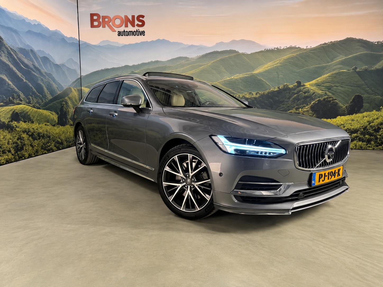 Foto van Volvo V90 T8 Twin Engine