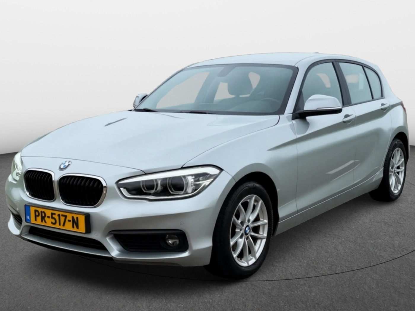 BMW 116i BMW 116i Executive | LED | Navigatie | Trekhaak | Leder | PDC | Cruise 2017 - voorkant