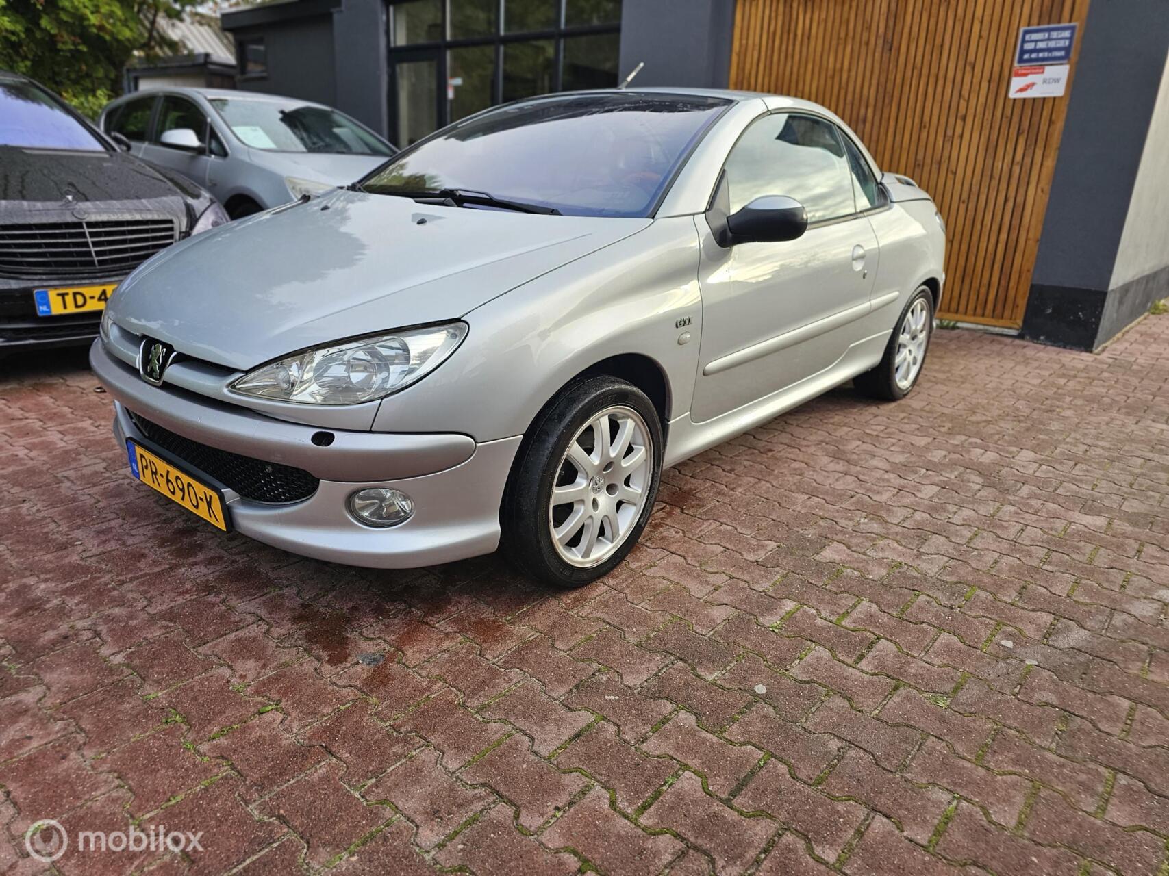 Peugeot 206 CC 2.0-16V 2003 - voorkant