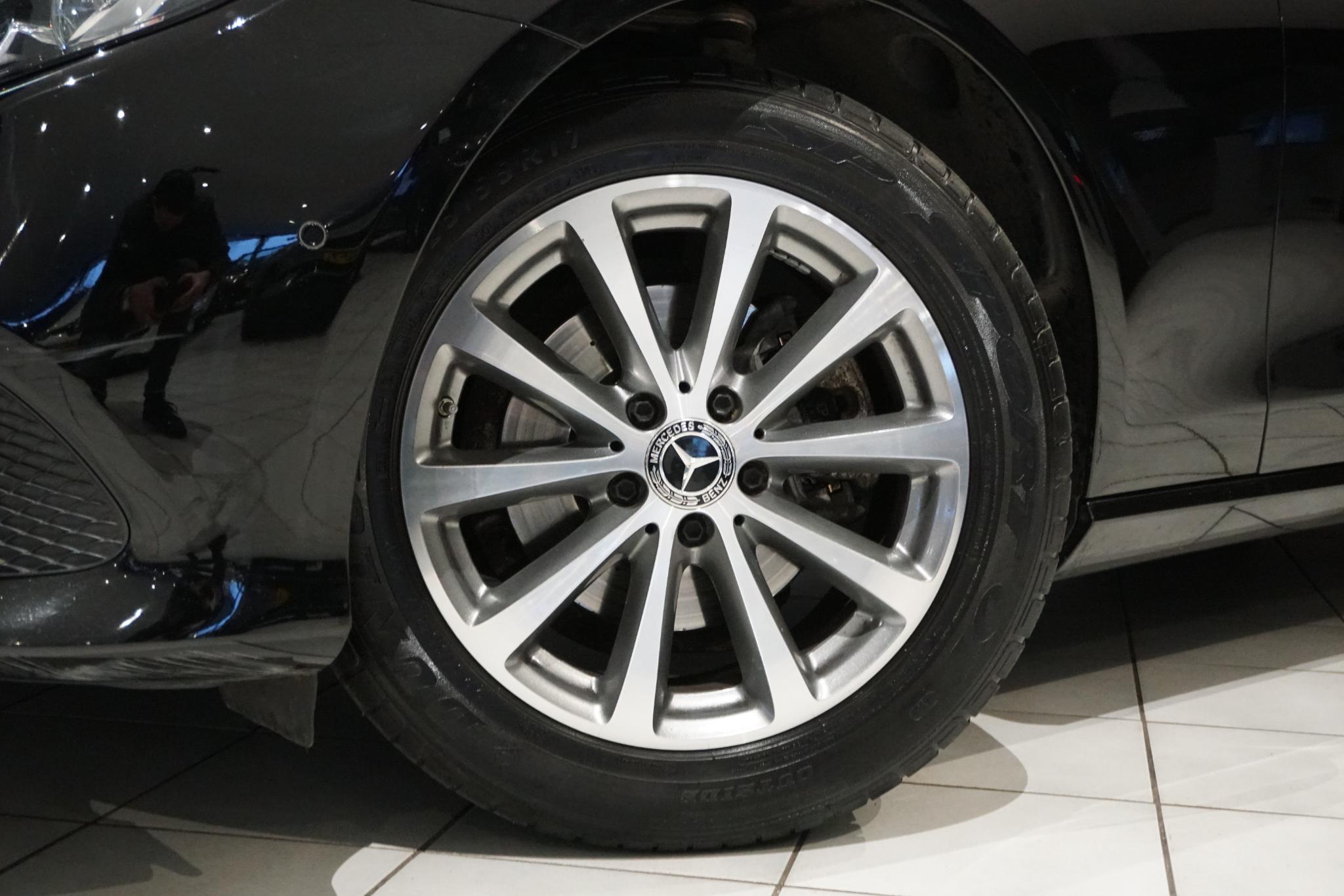 Foto van Mercedes-Benz E 200