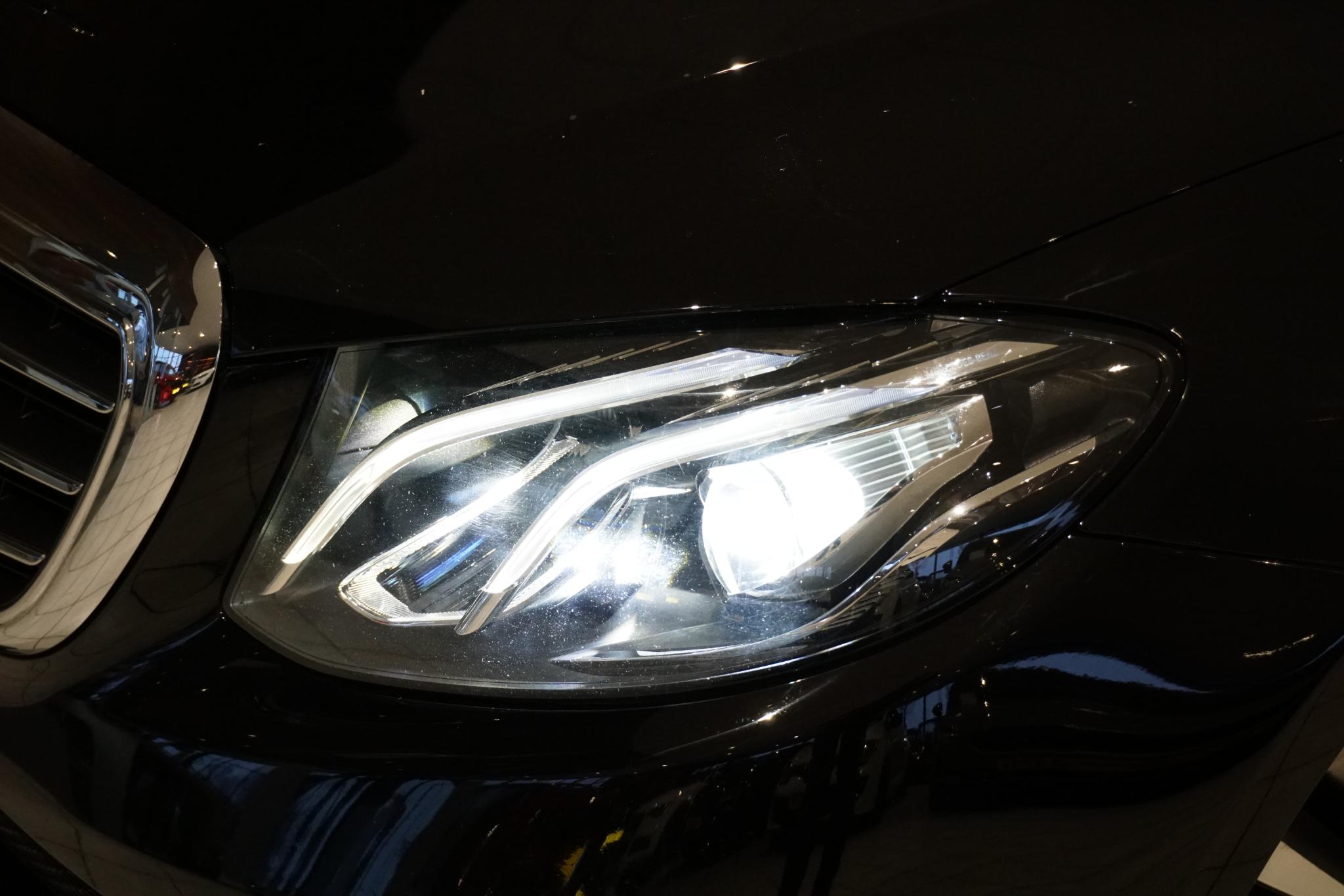Foto van Mercedes-Benz E 200