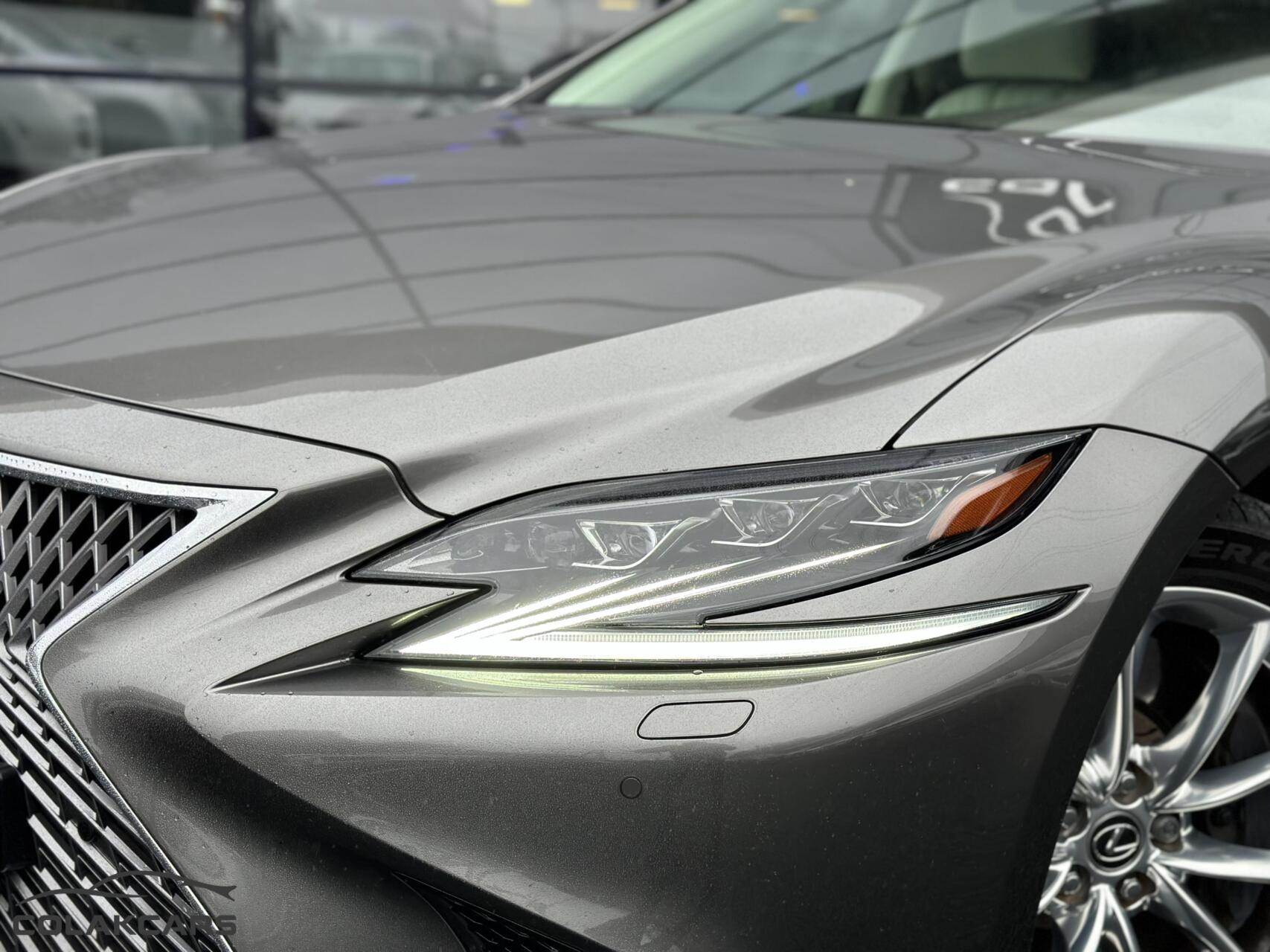 Foto van Lexus LS