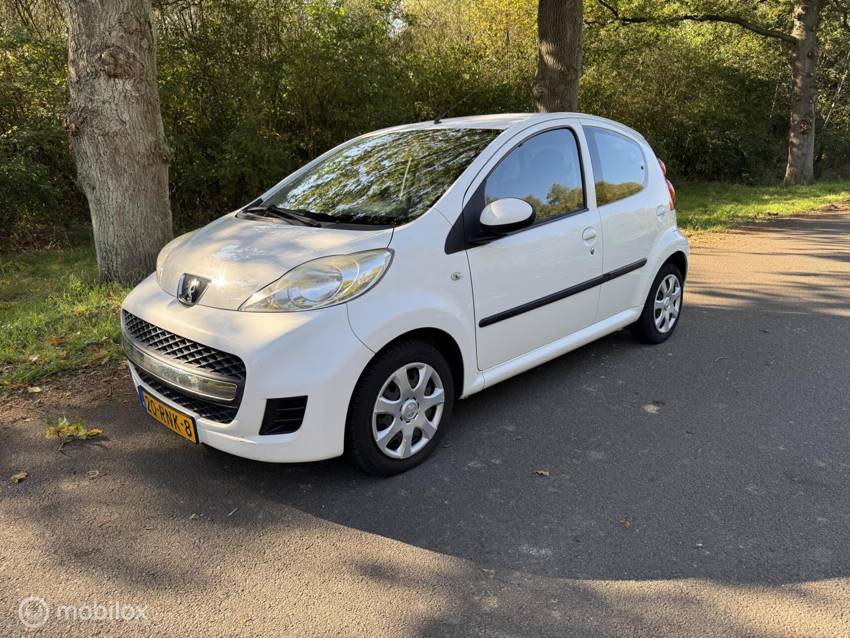 Peugeot 107 1.0-12V XS 2011 - voorkant
