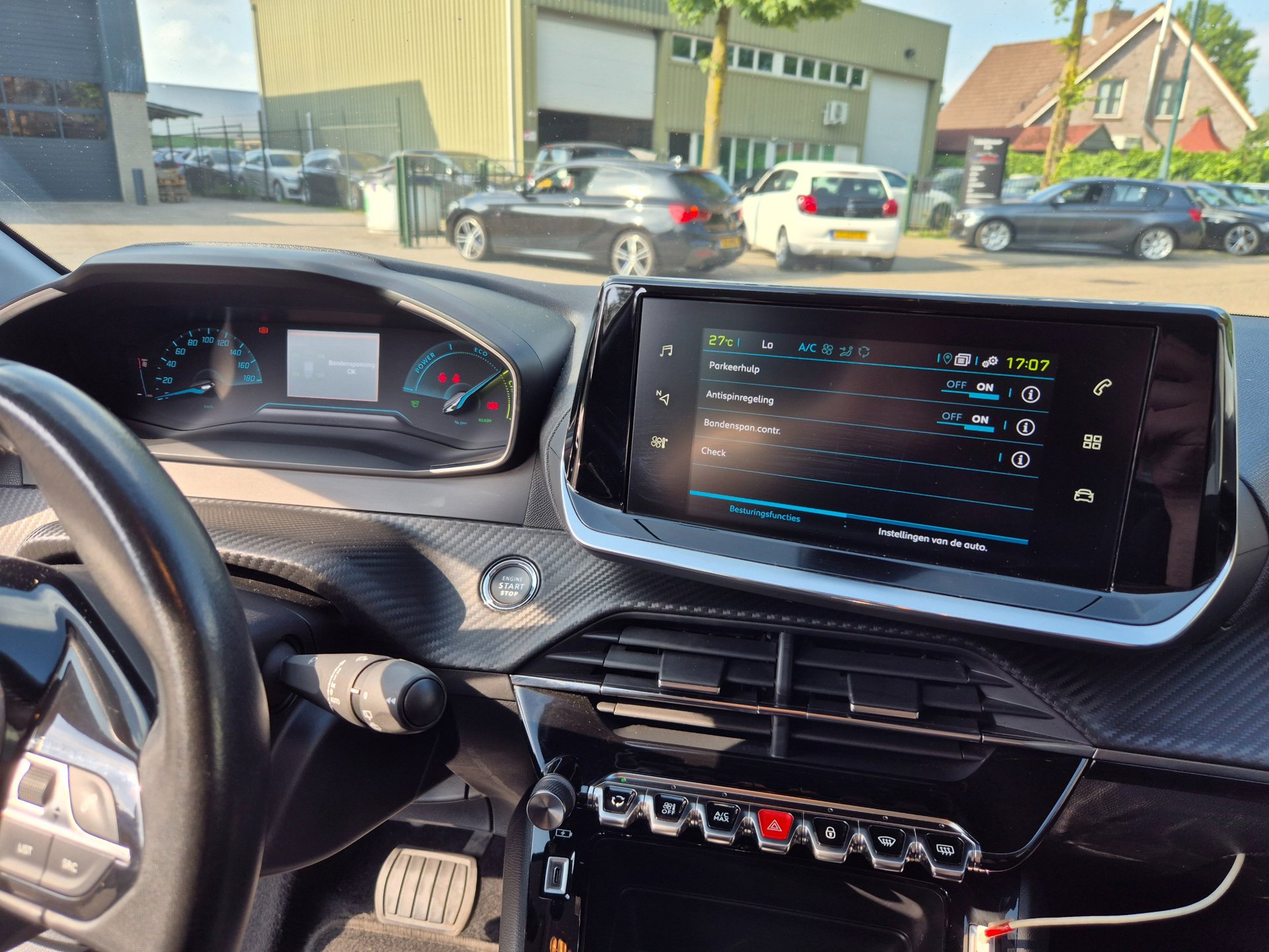 Foto van Peugeot E-208