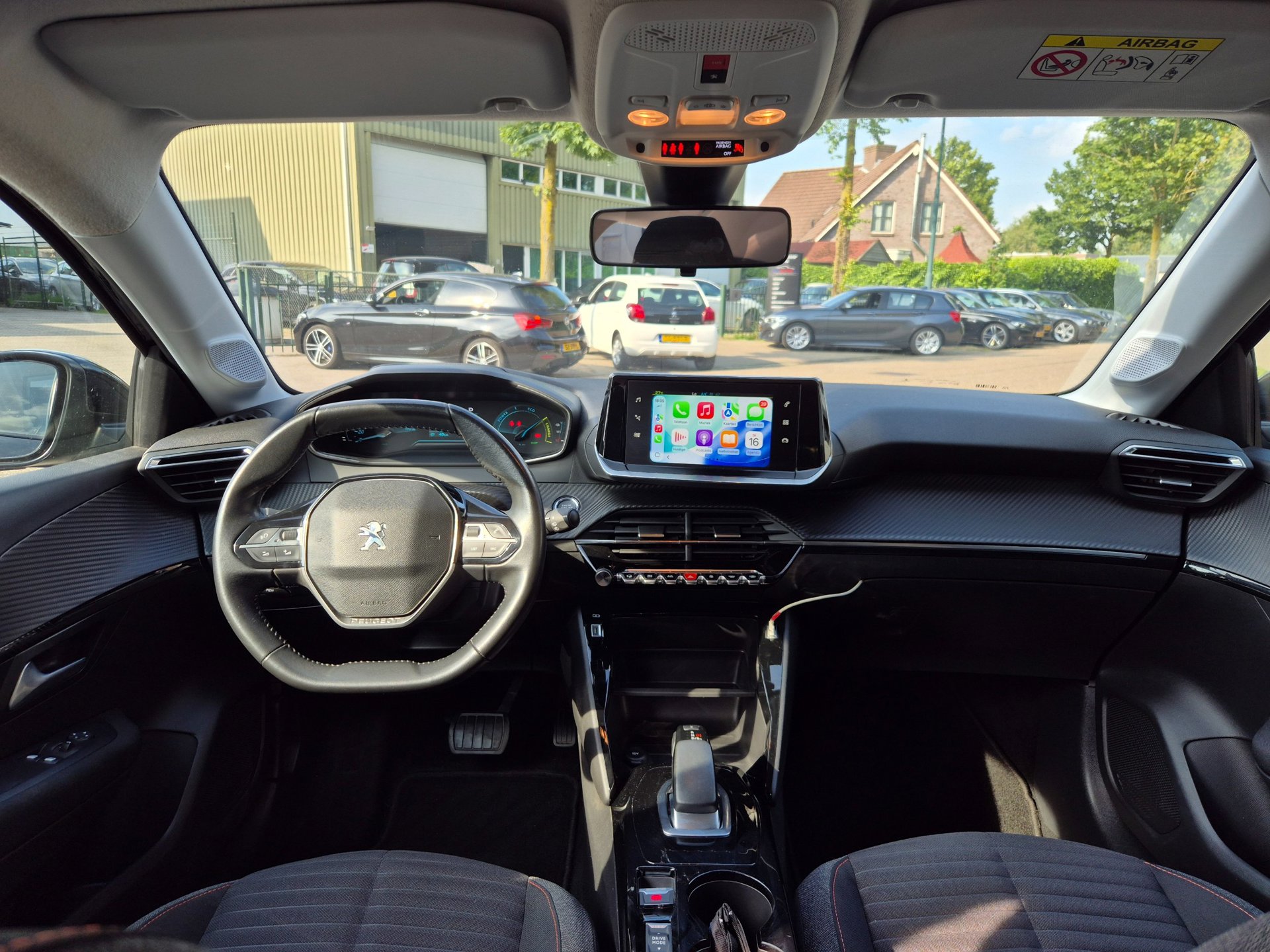 Foto van Peugeot E-208