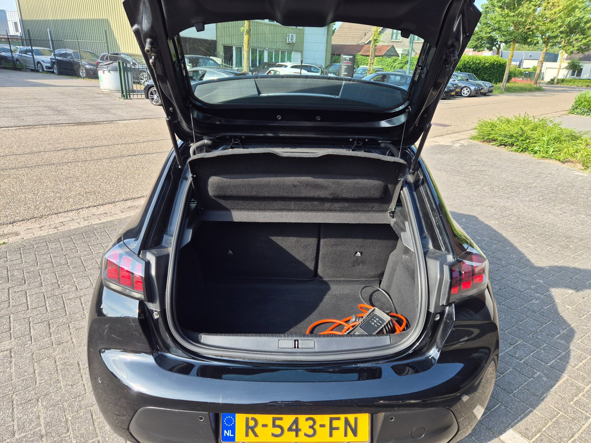 Foto van Peugeot E-208