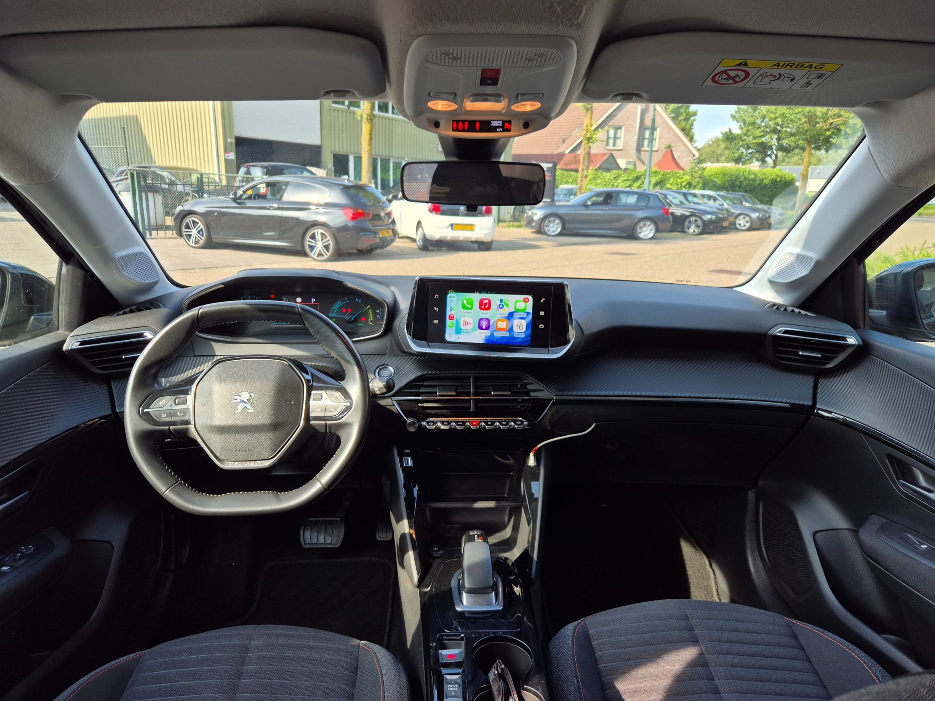 Foto van Peugeot E-208