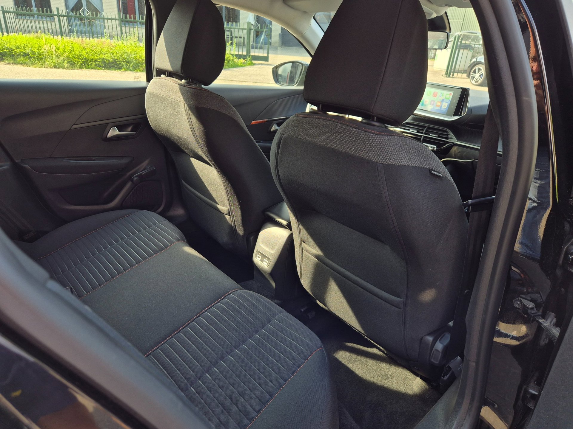 Foto van Peugeot E-208