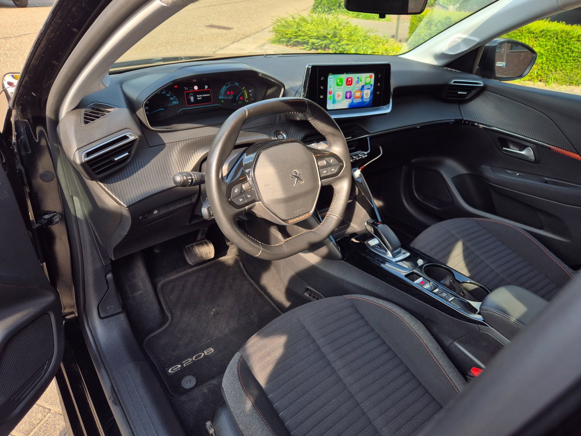 Foto van Peugeot E-208