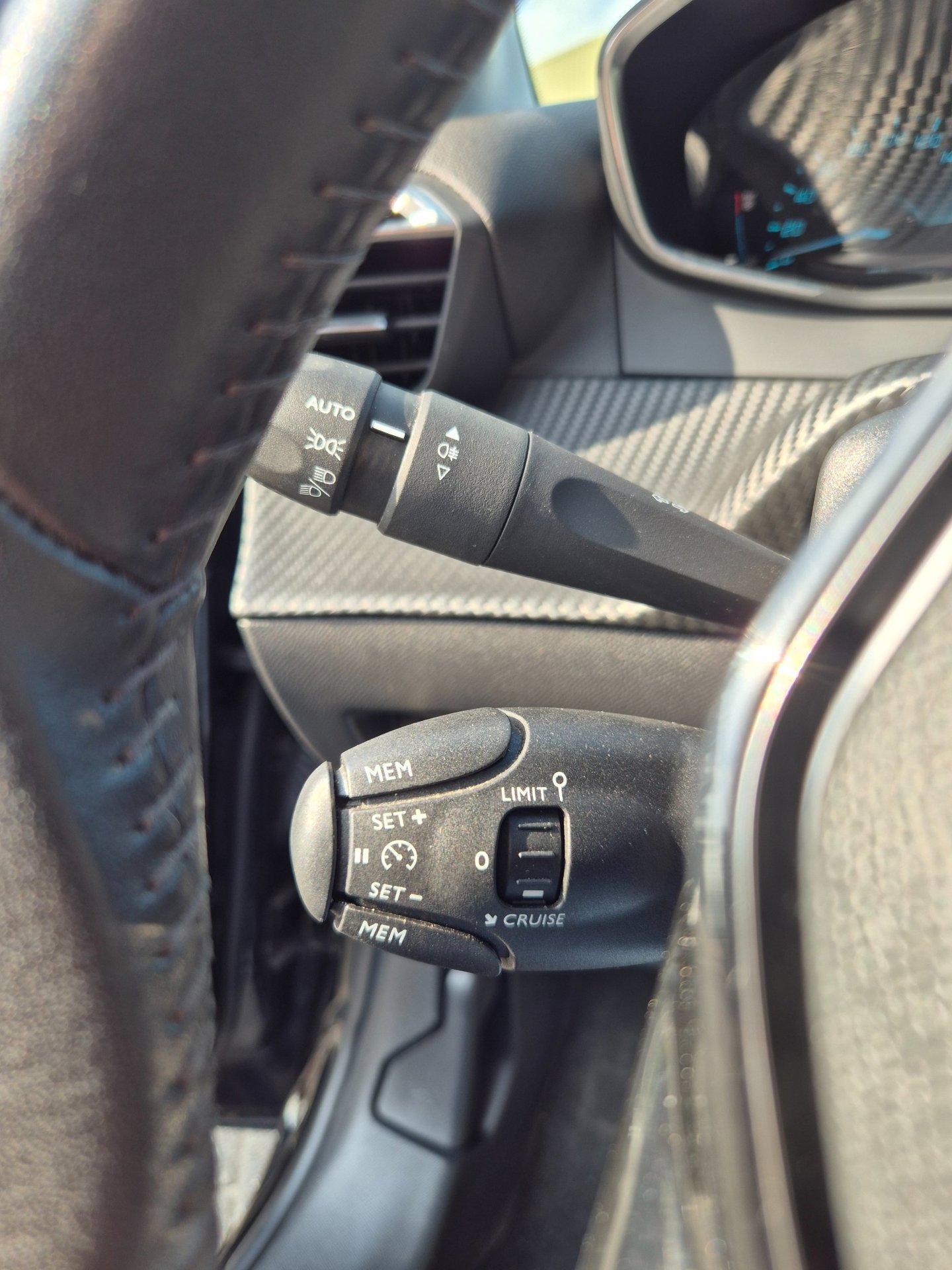 Foto van Peugeot E-208