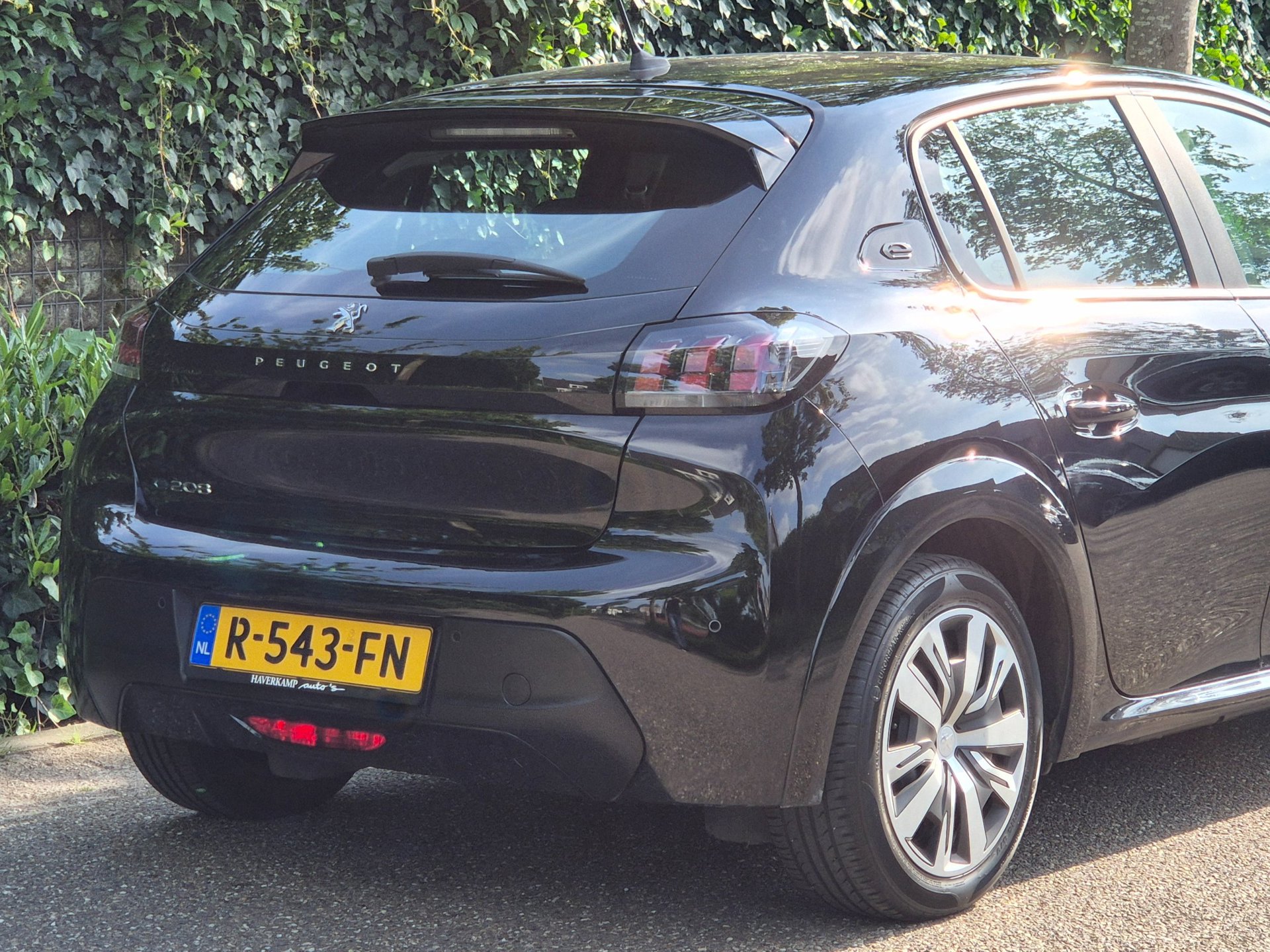 Foto van Peugeot E-208
