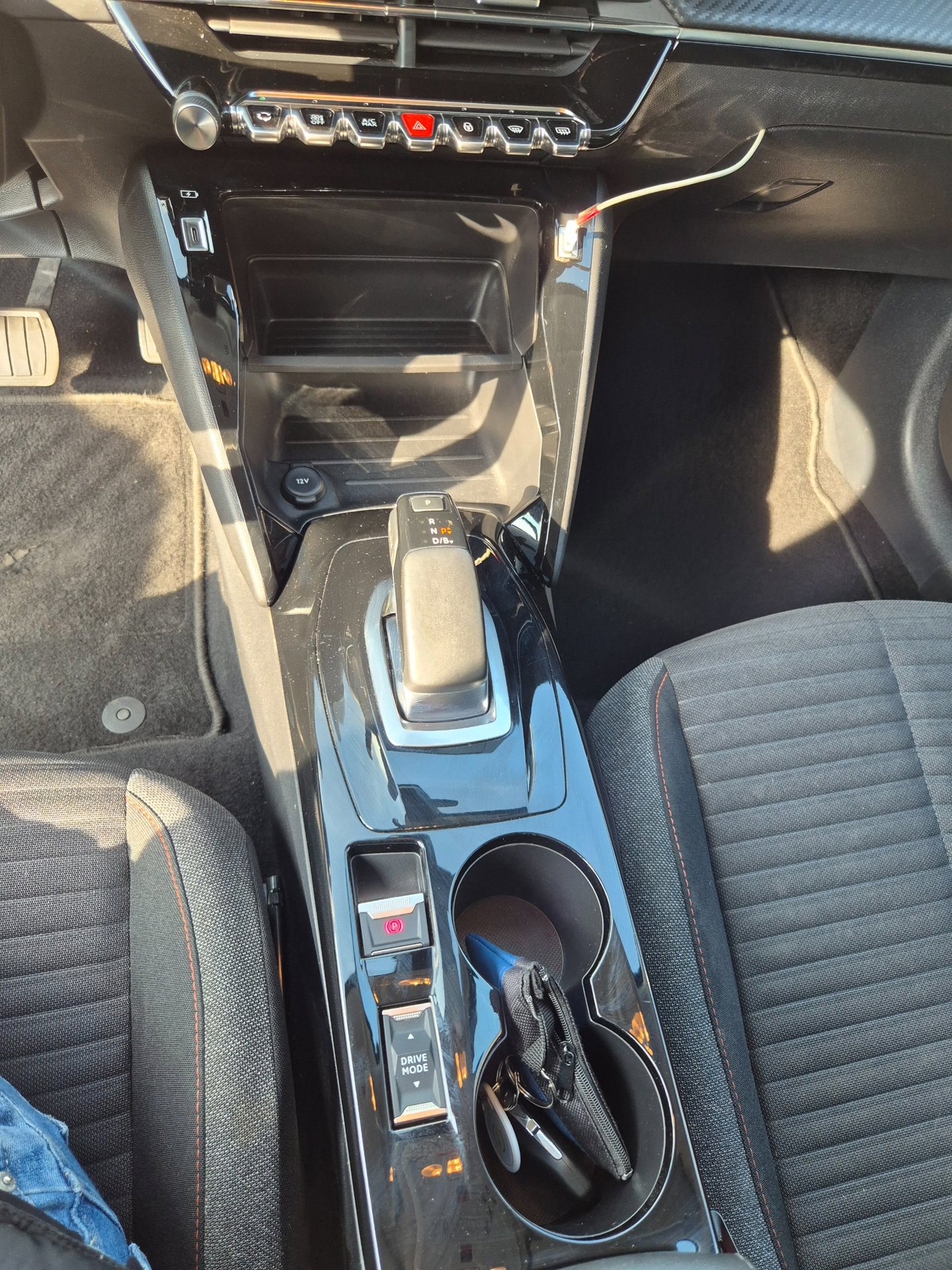 Foto van Peugeot E-208