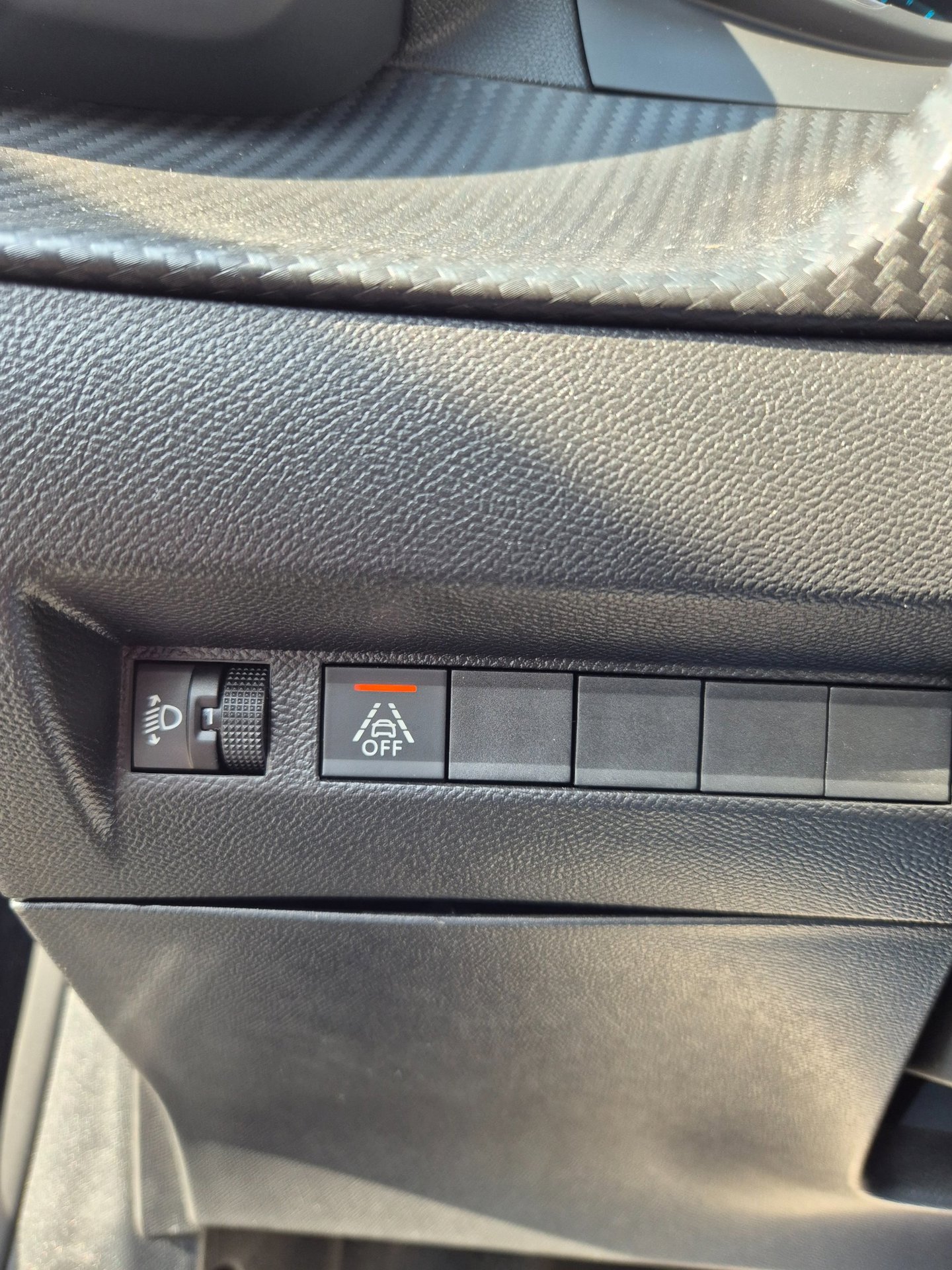 Foto van Peugeot E-208