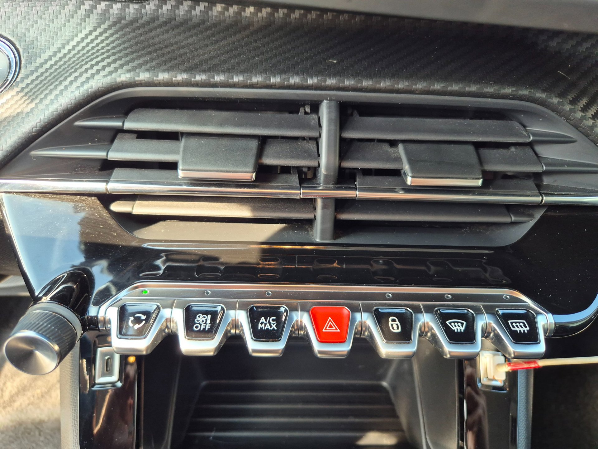 Foto van Peugeot E-208