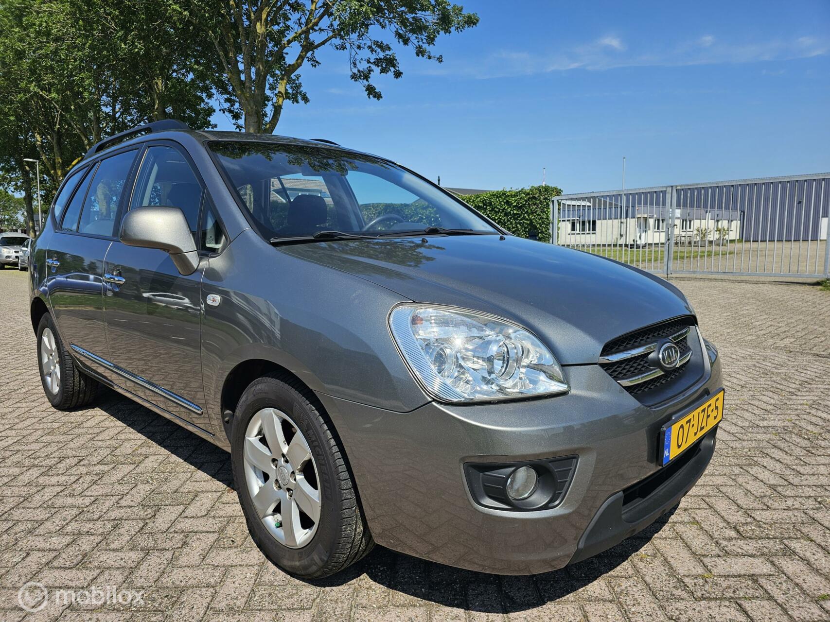 Kia Carens 2.0 CVVT X-ecutive EersteEigenaar LPG G3 2009 - voorkant
