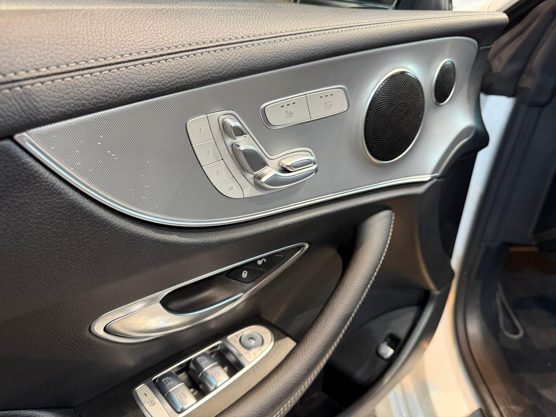 Foto van Mercedes-Benz E 200