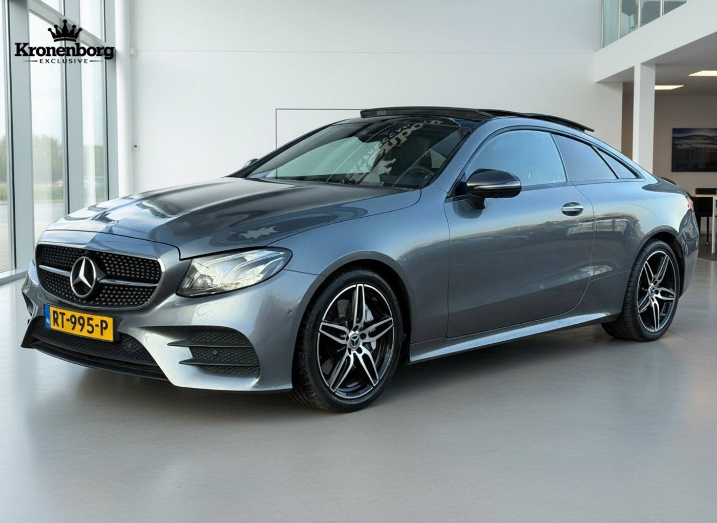 Foto van Mercedes-Benz E 300