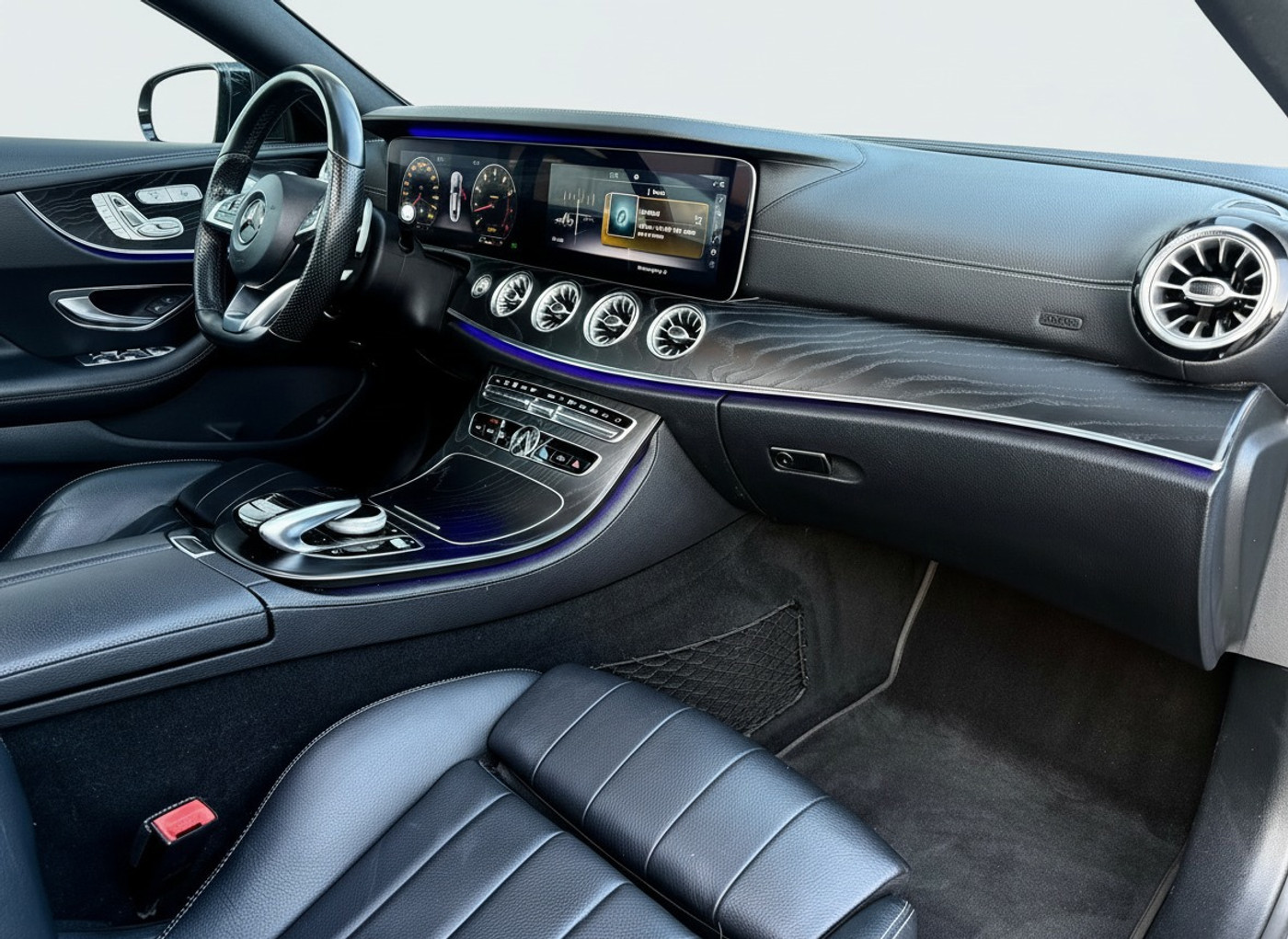 Foto van Mercedes-Benz E 300