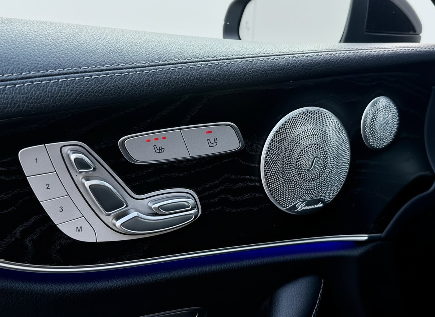 Foto van Mercedes-Benz E 300