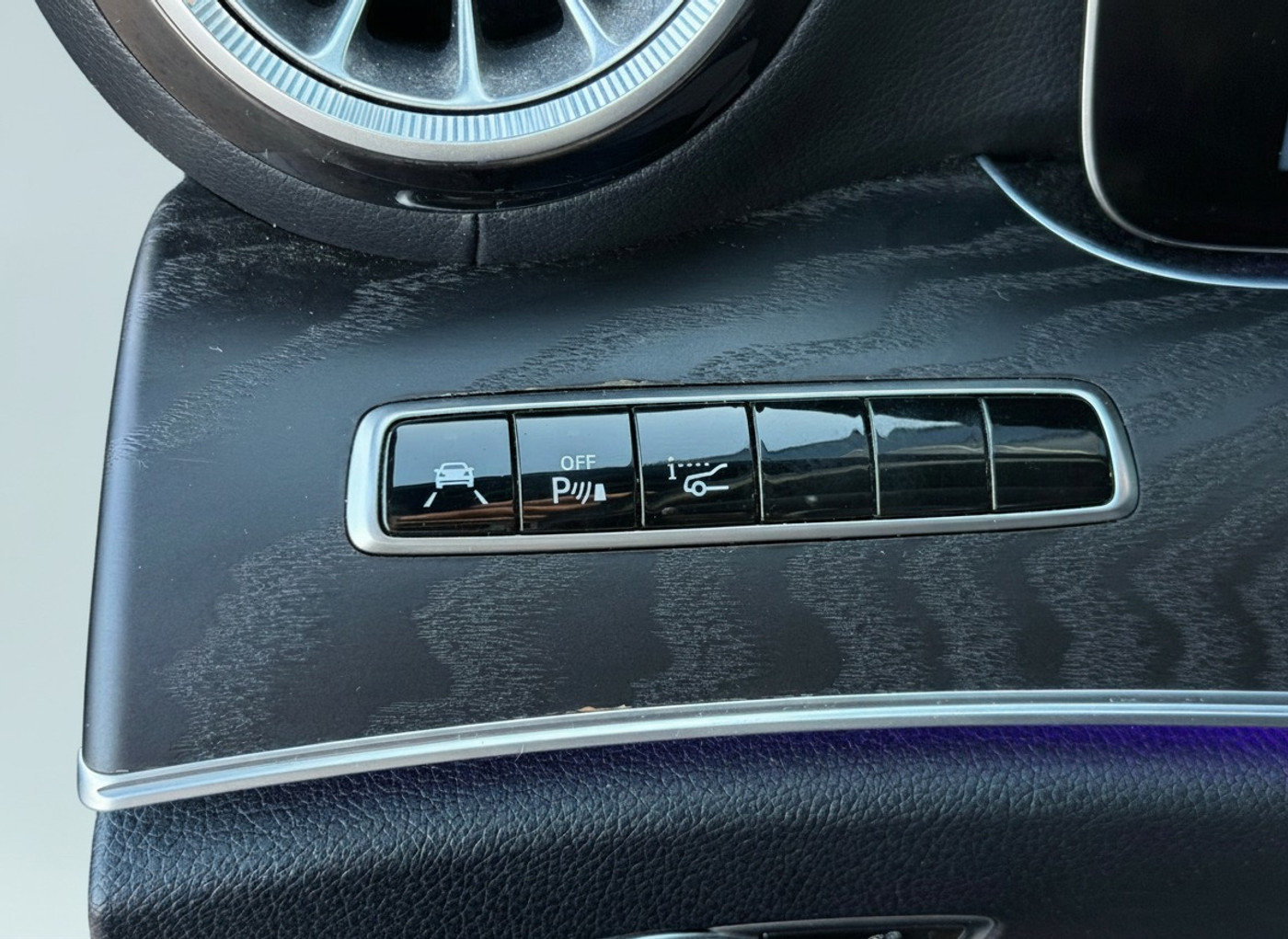 Foto van Mercedes-Benz E 300