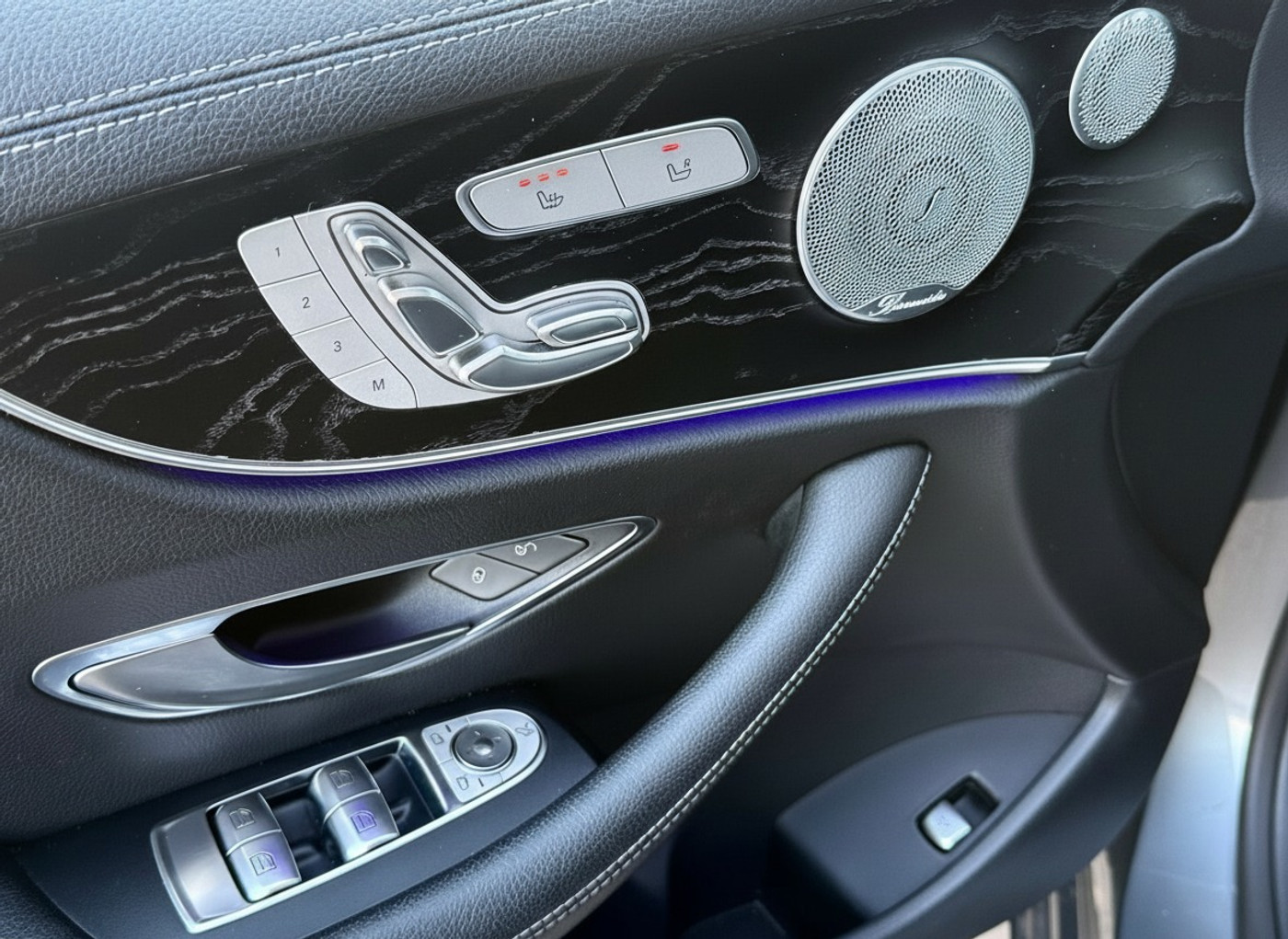 Foto van Mercedes-Benz E 300