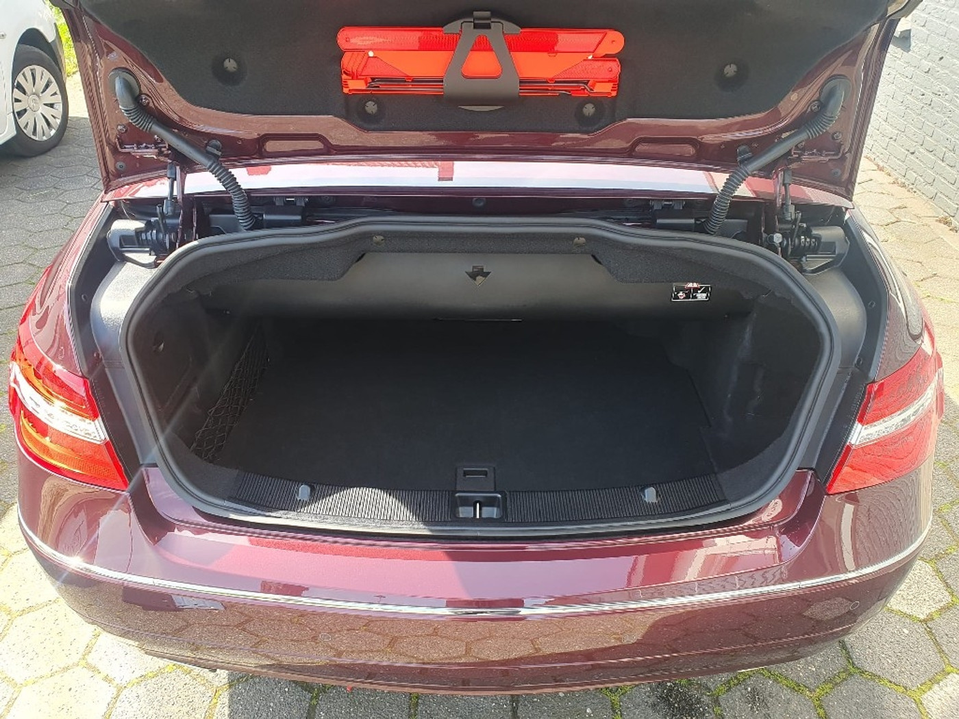 Foto van Mercedes-Benz E 350