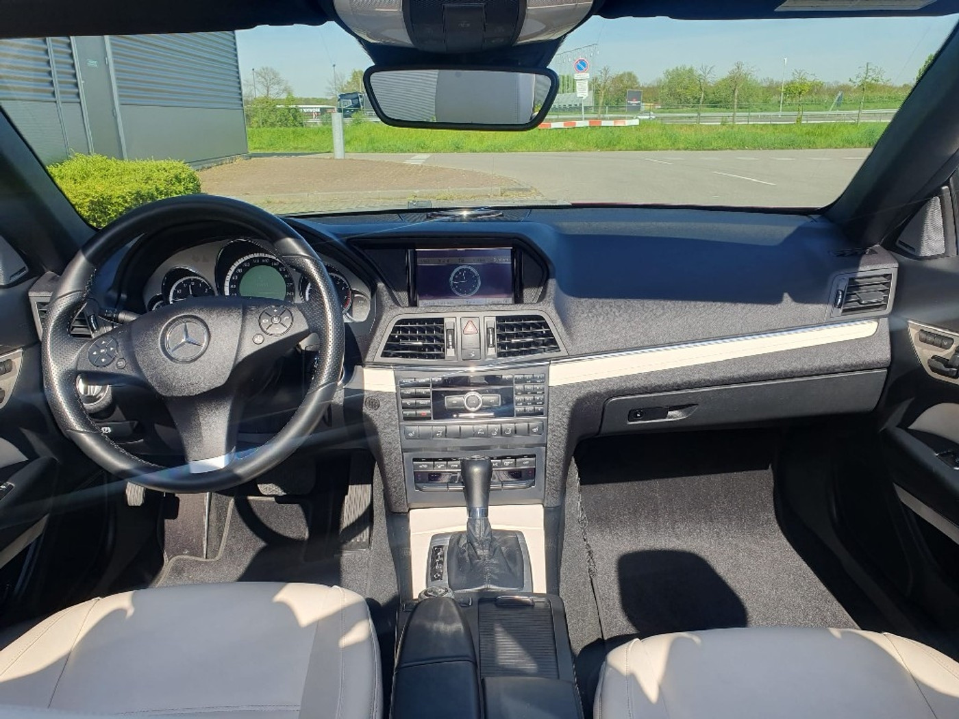 Foto van Mercedes-Benz E 350
