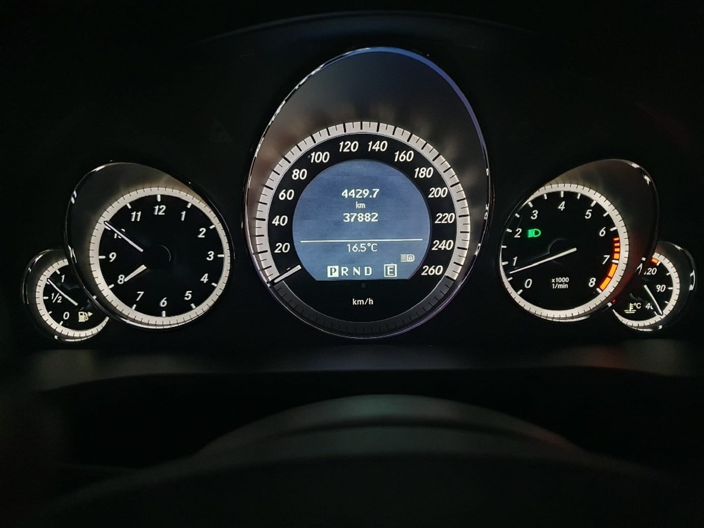 Foto van Mercedes-Benz E 350