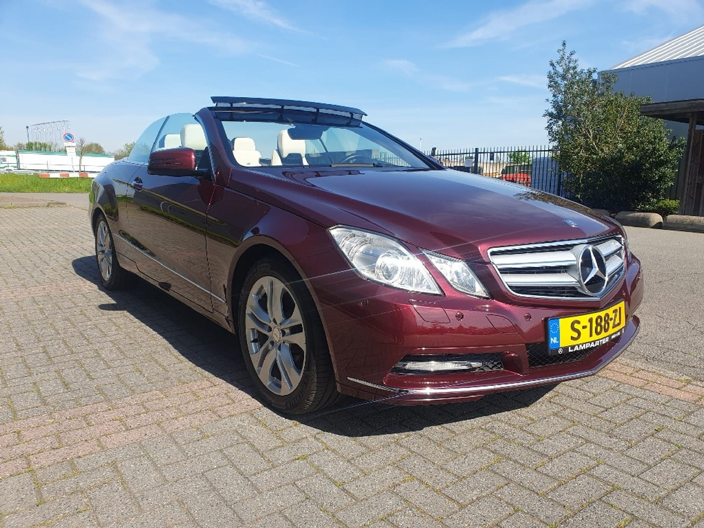 Foto van Mercedes-Benz E 350