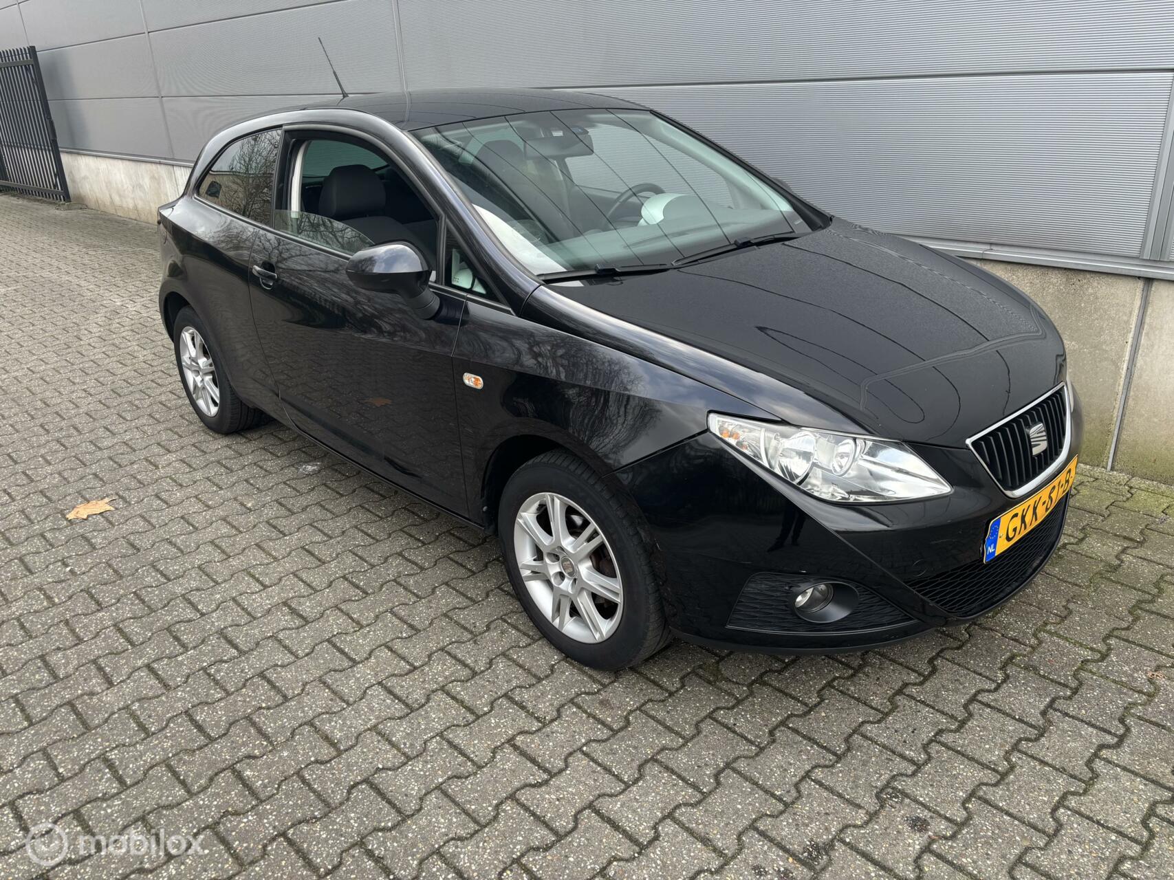 Seat Ibiza SC 1.4 Reference /STOELVERWARMING /SENSOREN/CLIMA/LICHTMETALEN VELGEN /NETTE AUTO 2009 - voorkant