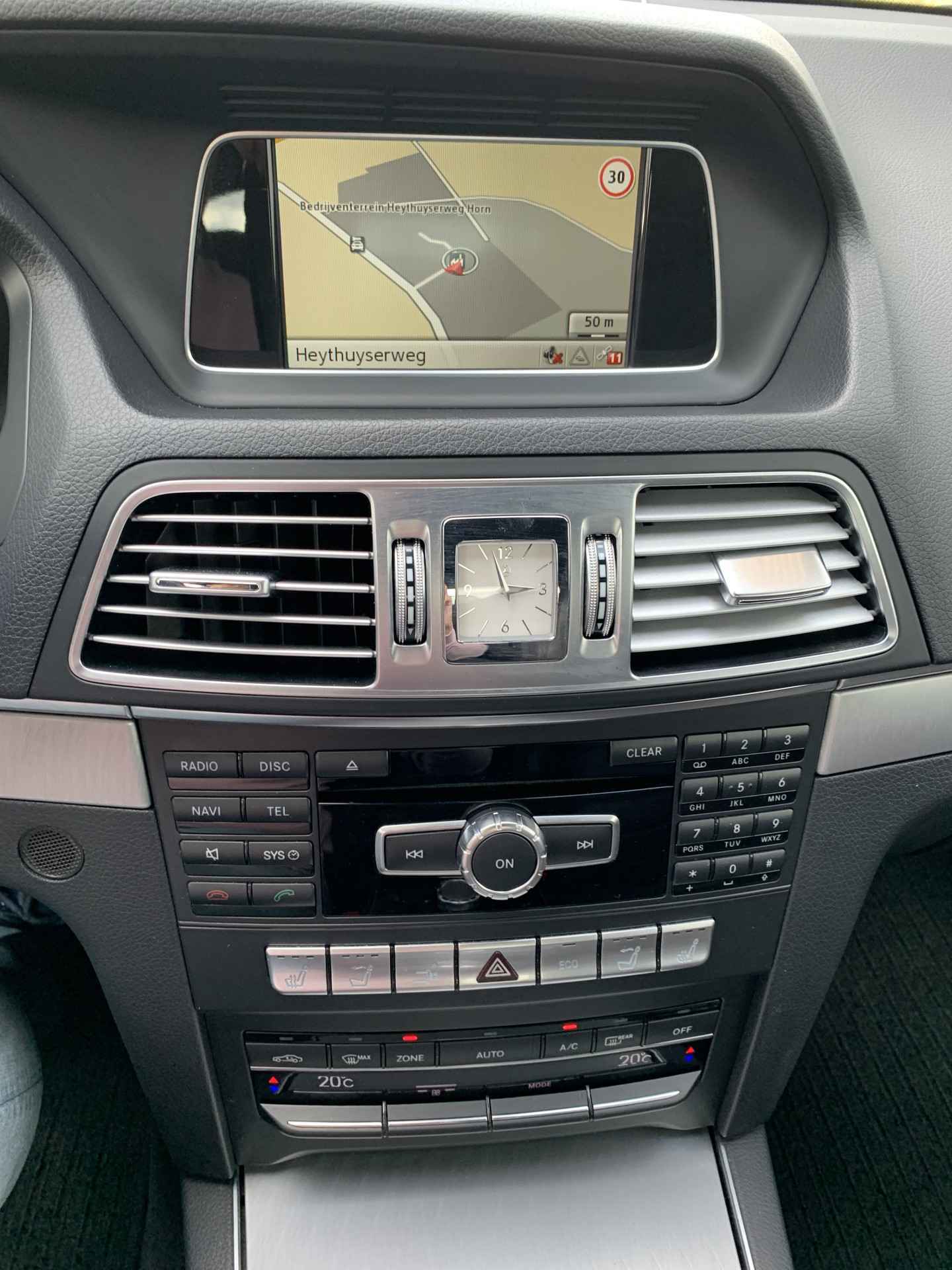 Foto van Mercedes-Benz E 200