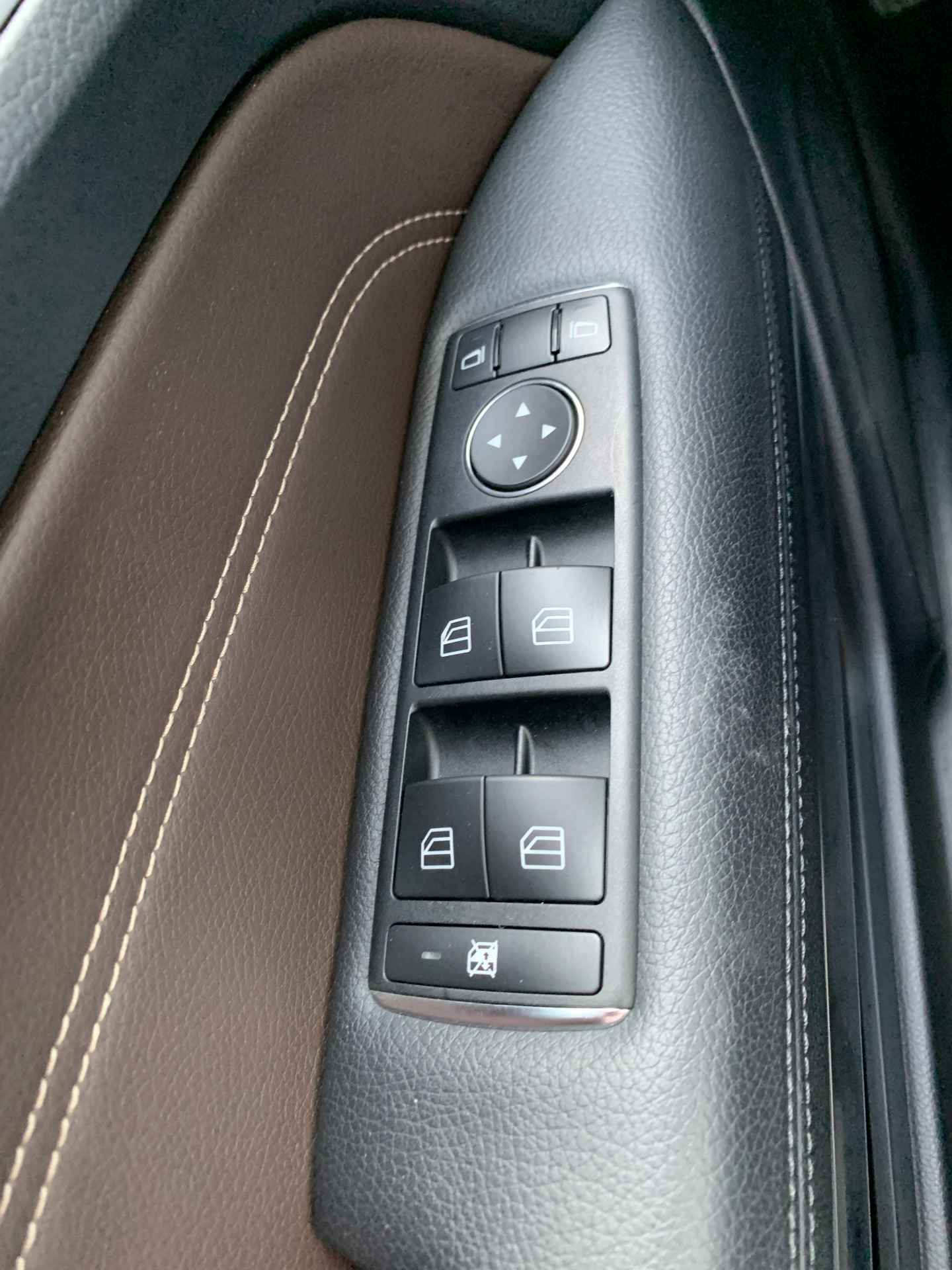 Foto van Mercedes-Benz E 200