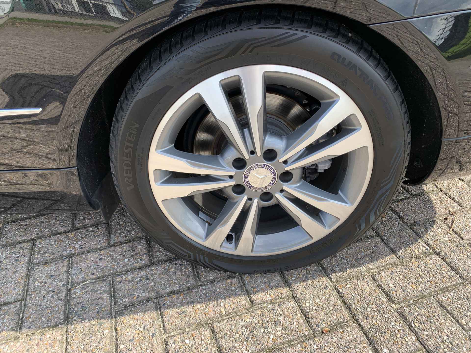 Foto van Mercedes-Benz E 200