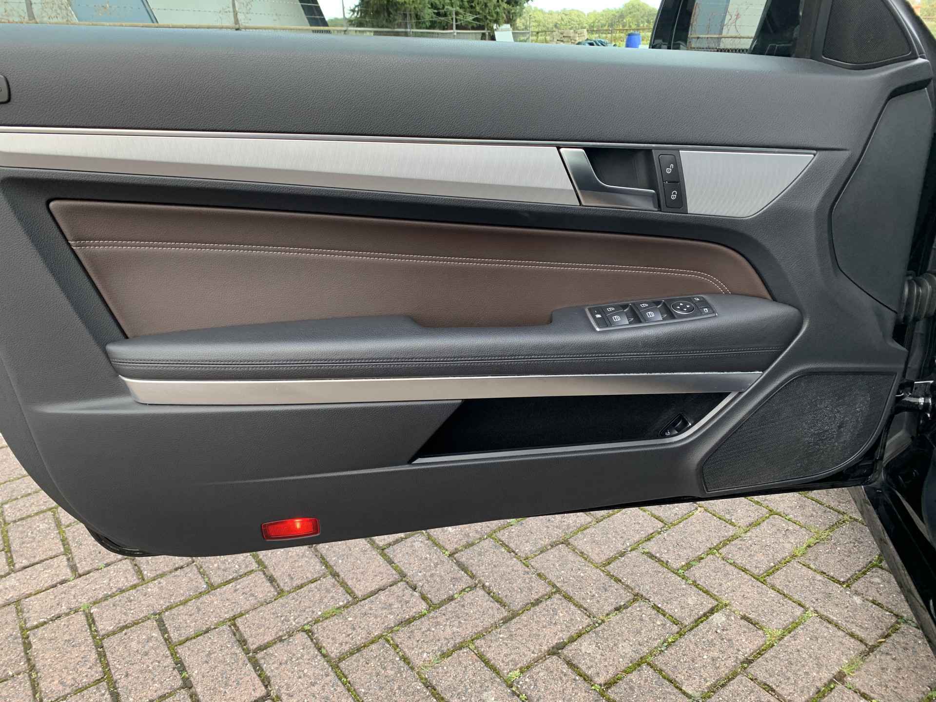 Foto van Mercedes-Benz E 200