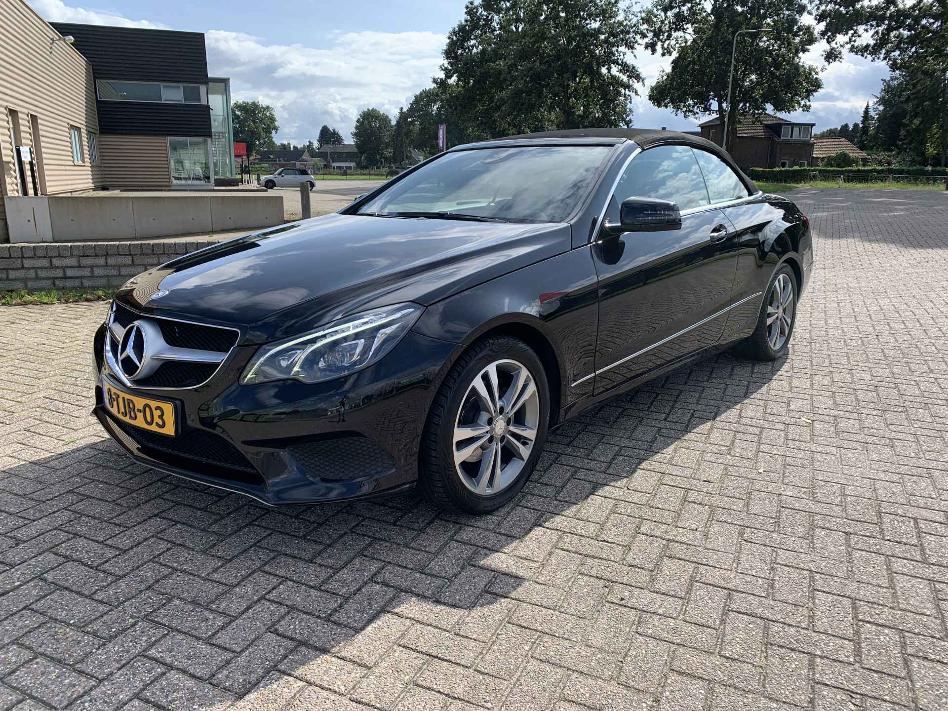 Mercedes-Benz E 200 200 Ambition 2014 - voorkant