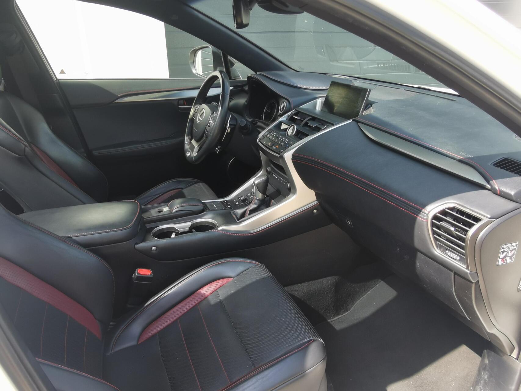 Foto van Lexus NX