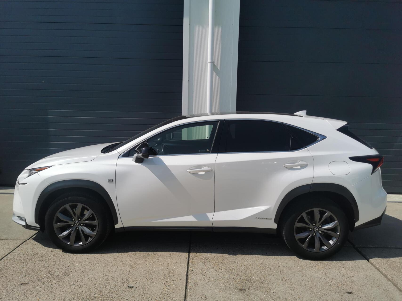 Foto van Lexus NX