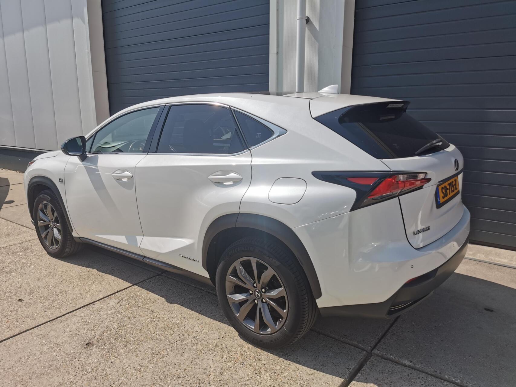 Foto van Lexus NX