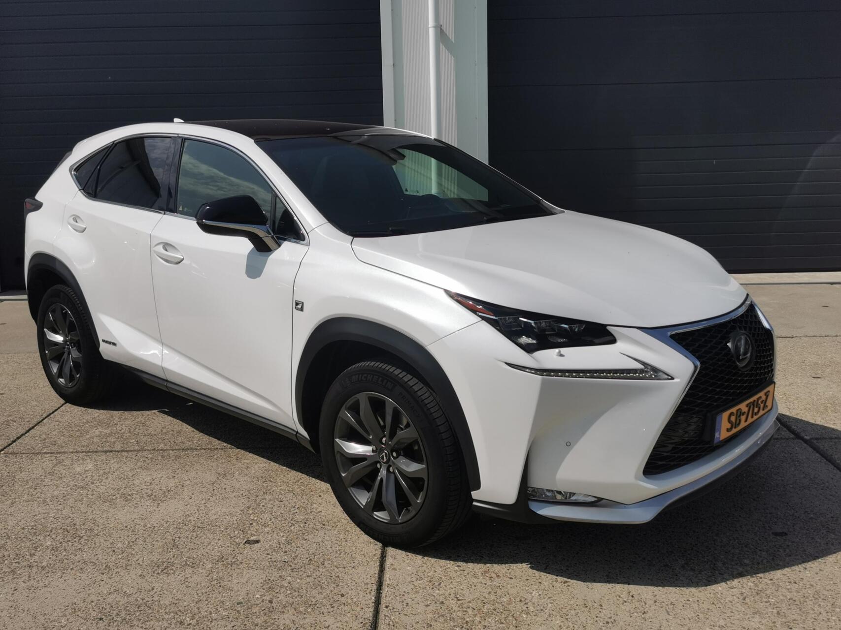 Foto van Lexus NX