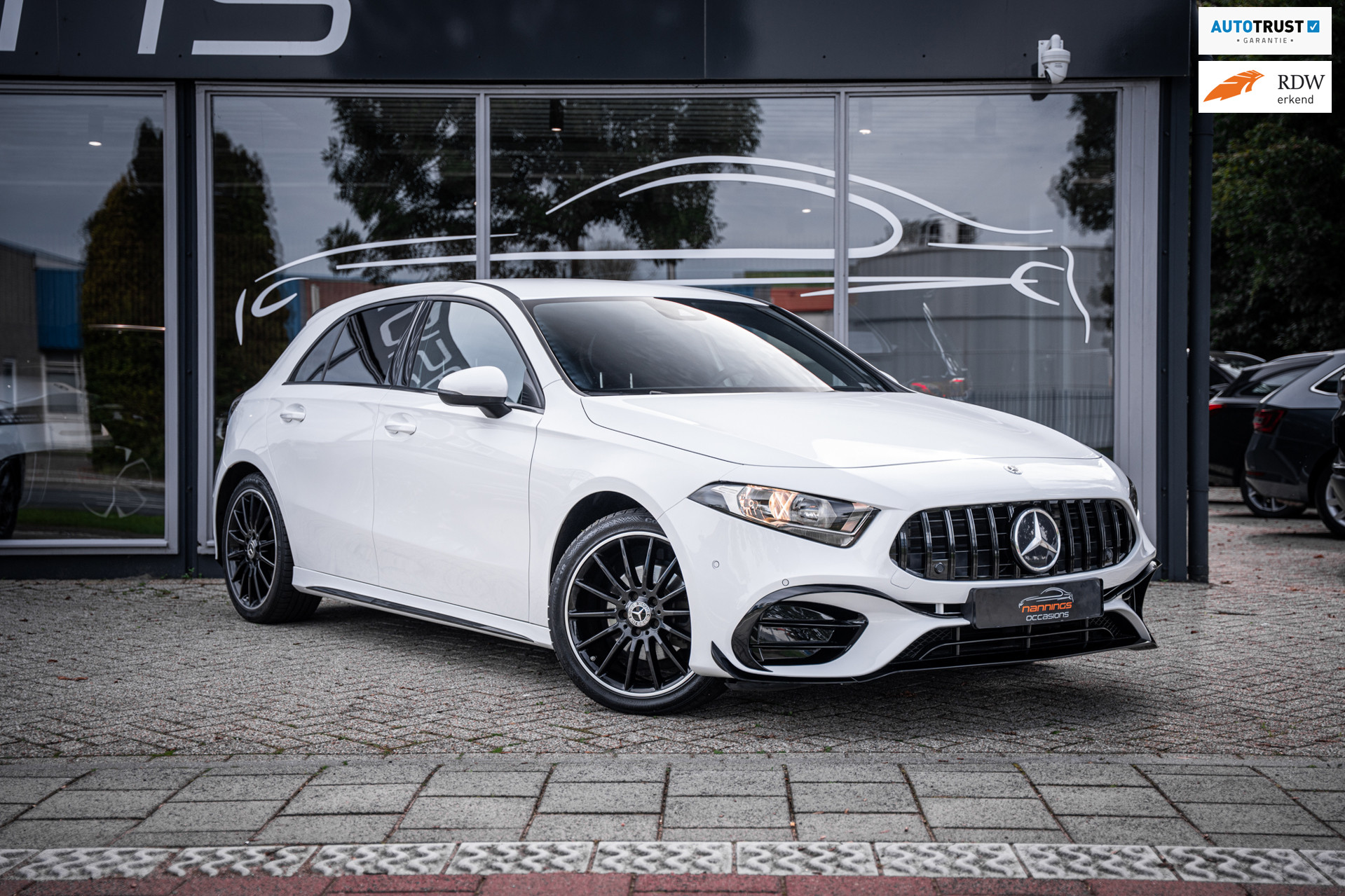 Mercedes-Benz A 180 A35 Look|Dealer oh|Cruise|Stoelverwarming|Camera|PDC V/A| 2020 - voorkant