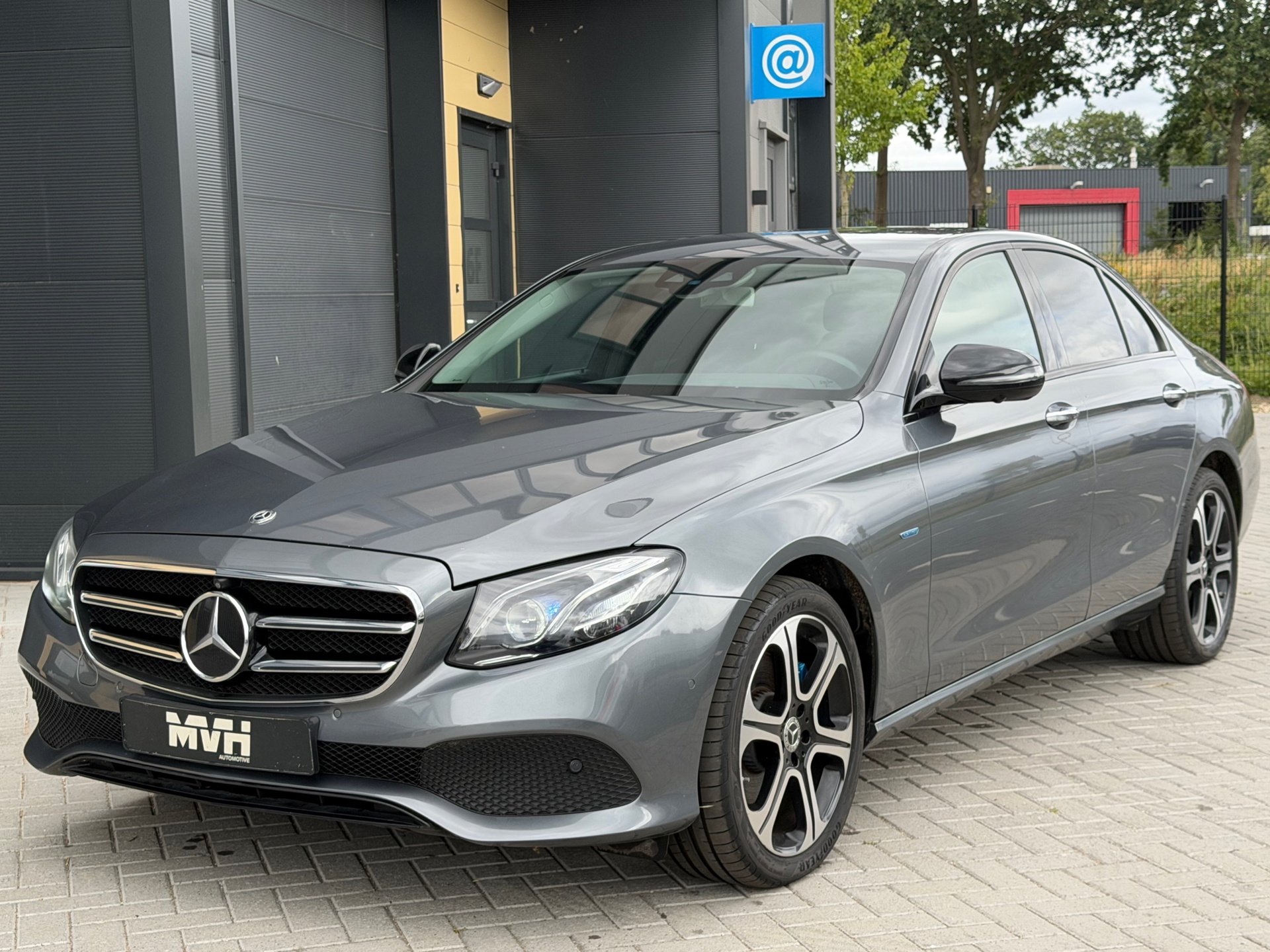 Foto van Mercedes-Benz E 350 E
