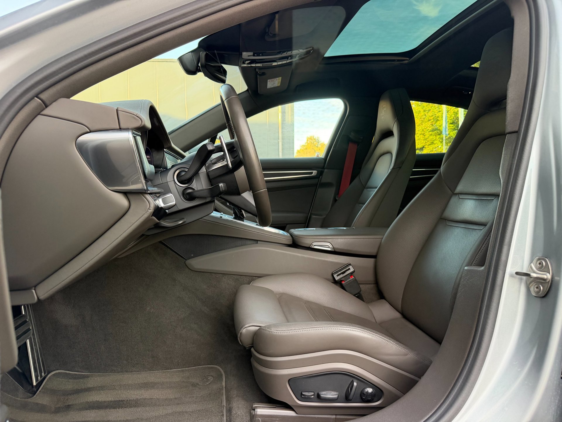 Foto van Porsche Panamera 4 E-hybrid