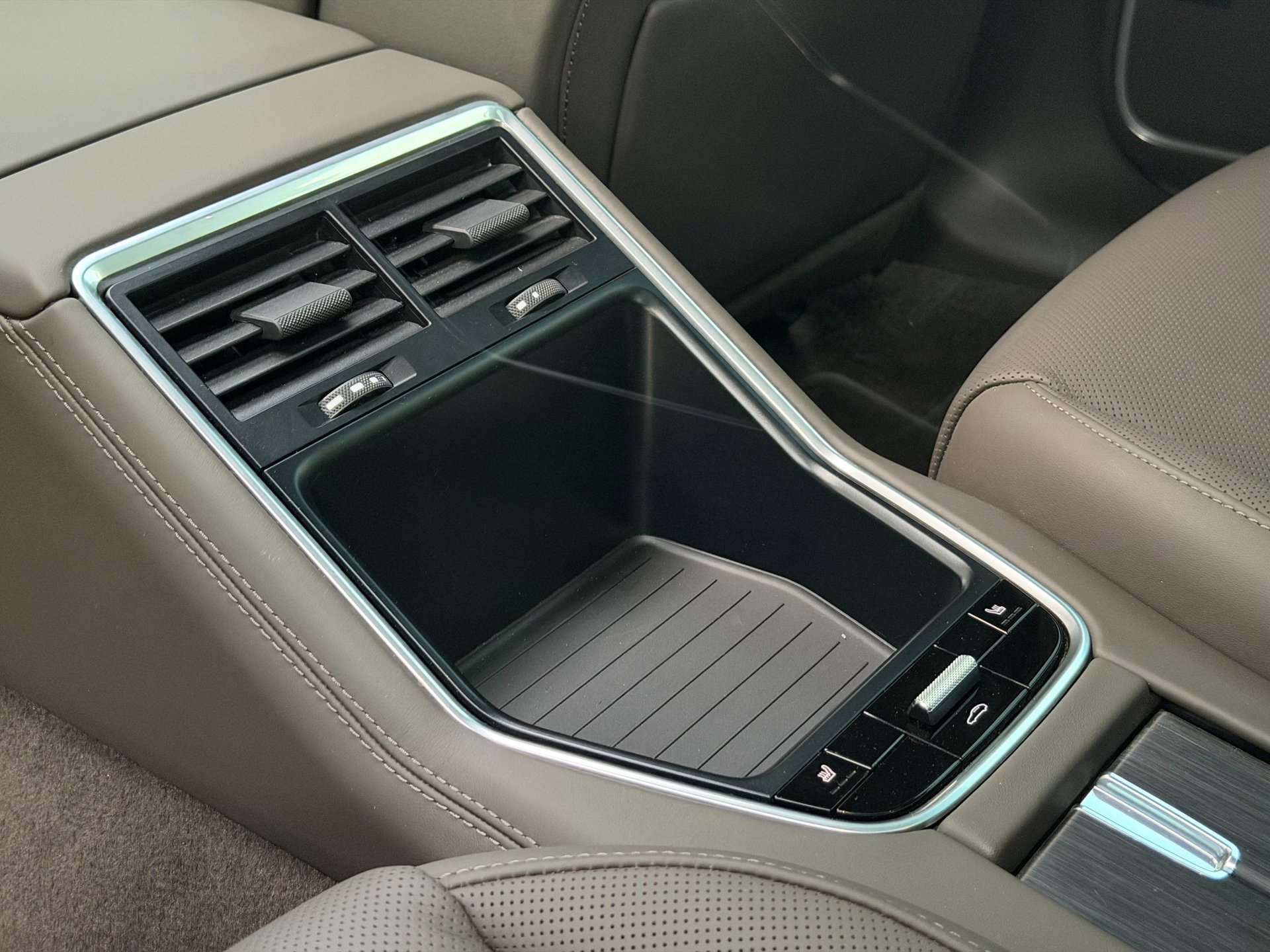 Foto van Porsche Panamera 4 E-hybrid