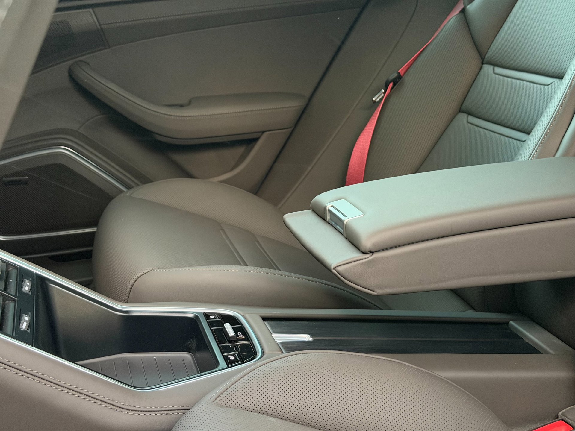 Foto van Porsche Panamera 4 E-hybrid